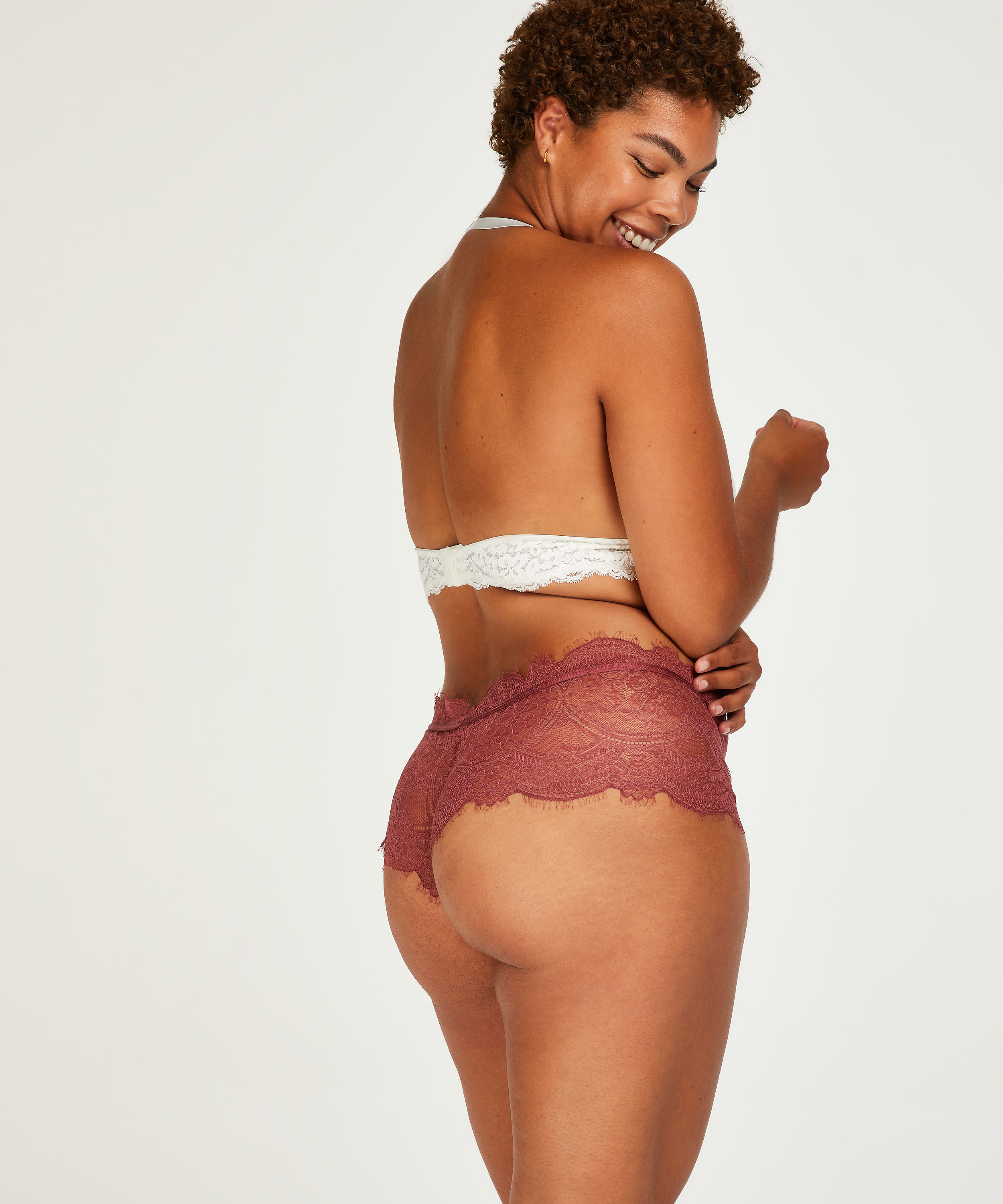 Hipster Yui, Rood, main