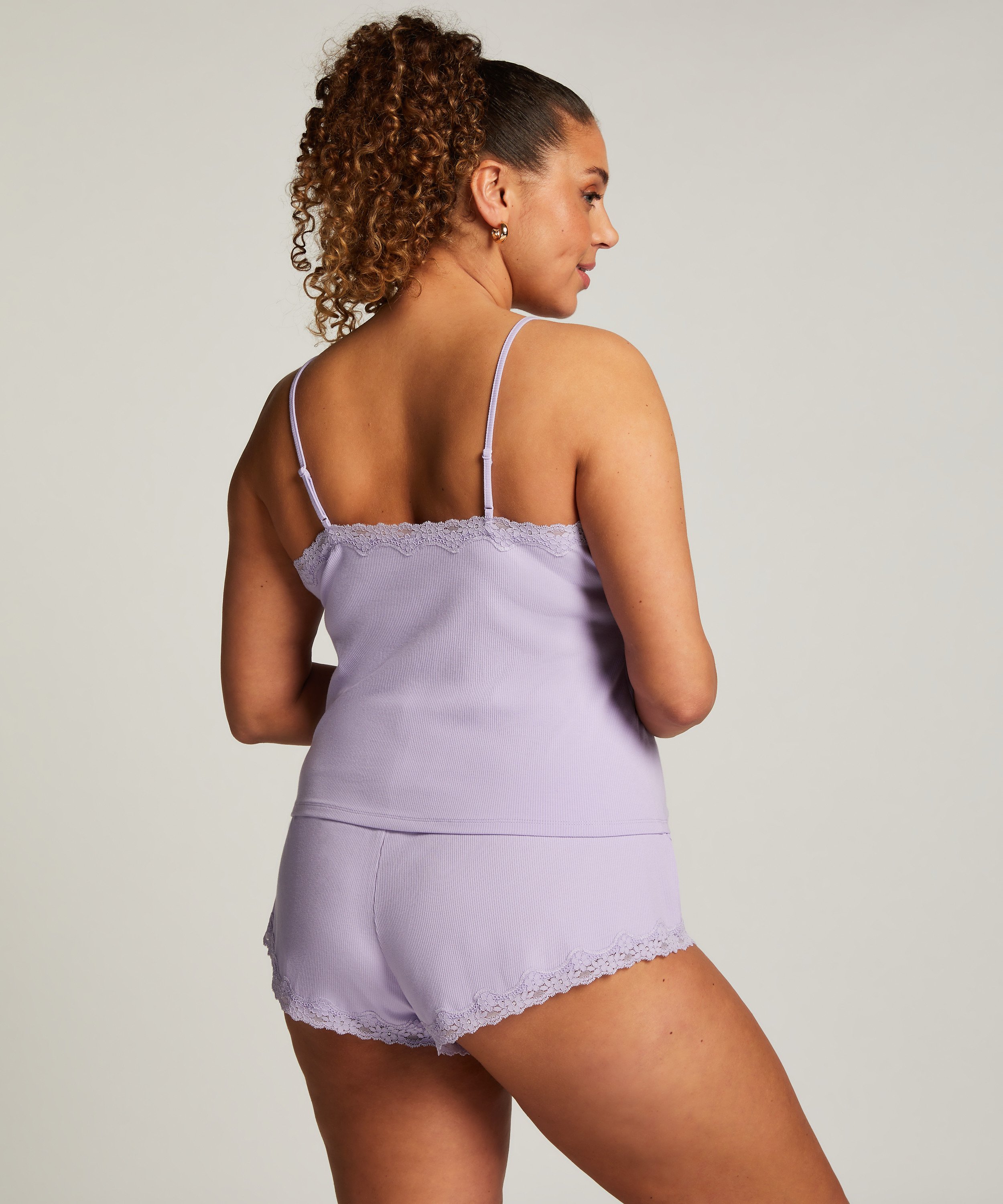 Pyjama, Pourpre, main