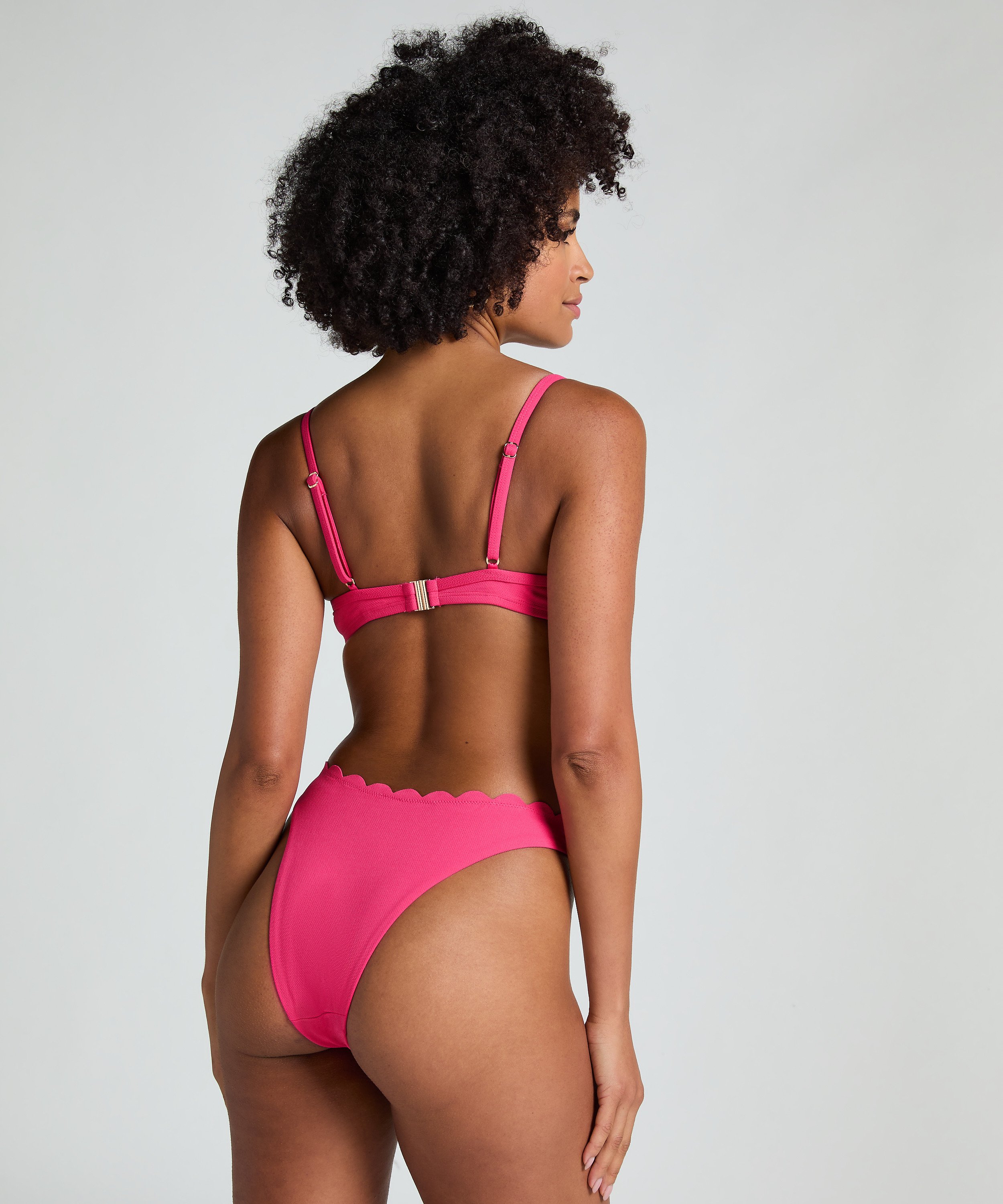 Haut de bikini à armatures à effet push-up préformé Scallop Taille A - E, Rose, main