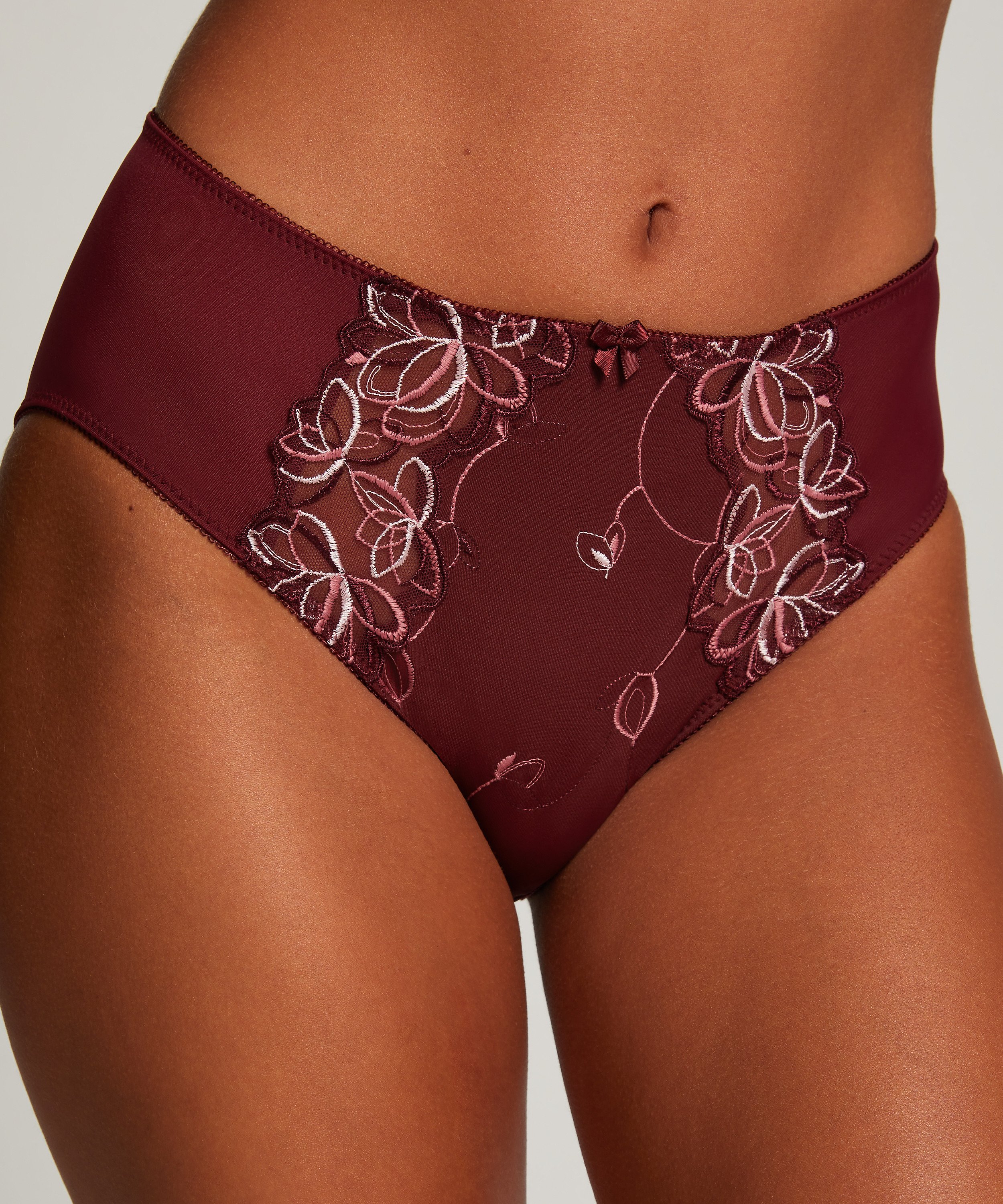 Slip taille haute Diva, Rouge, main