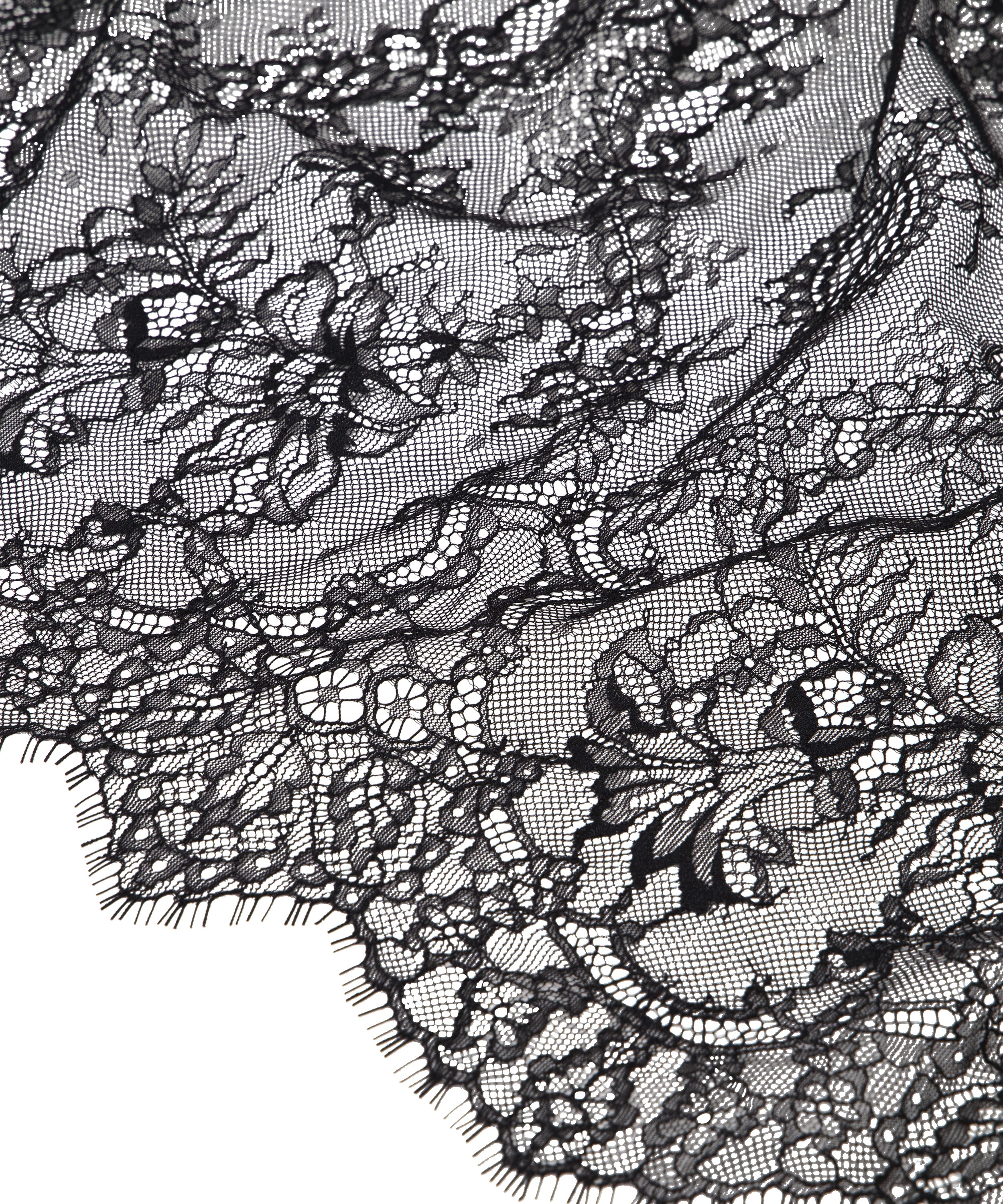 Nuisette Melisande, Noir, main