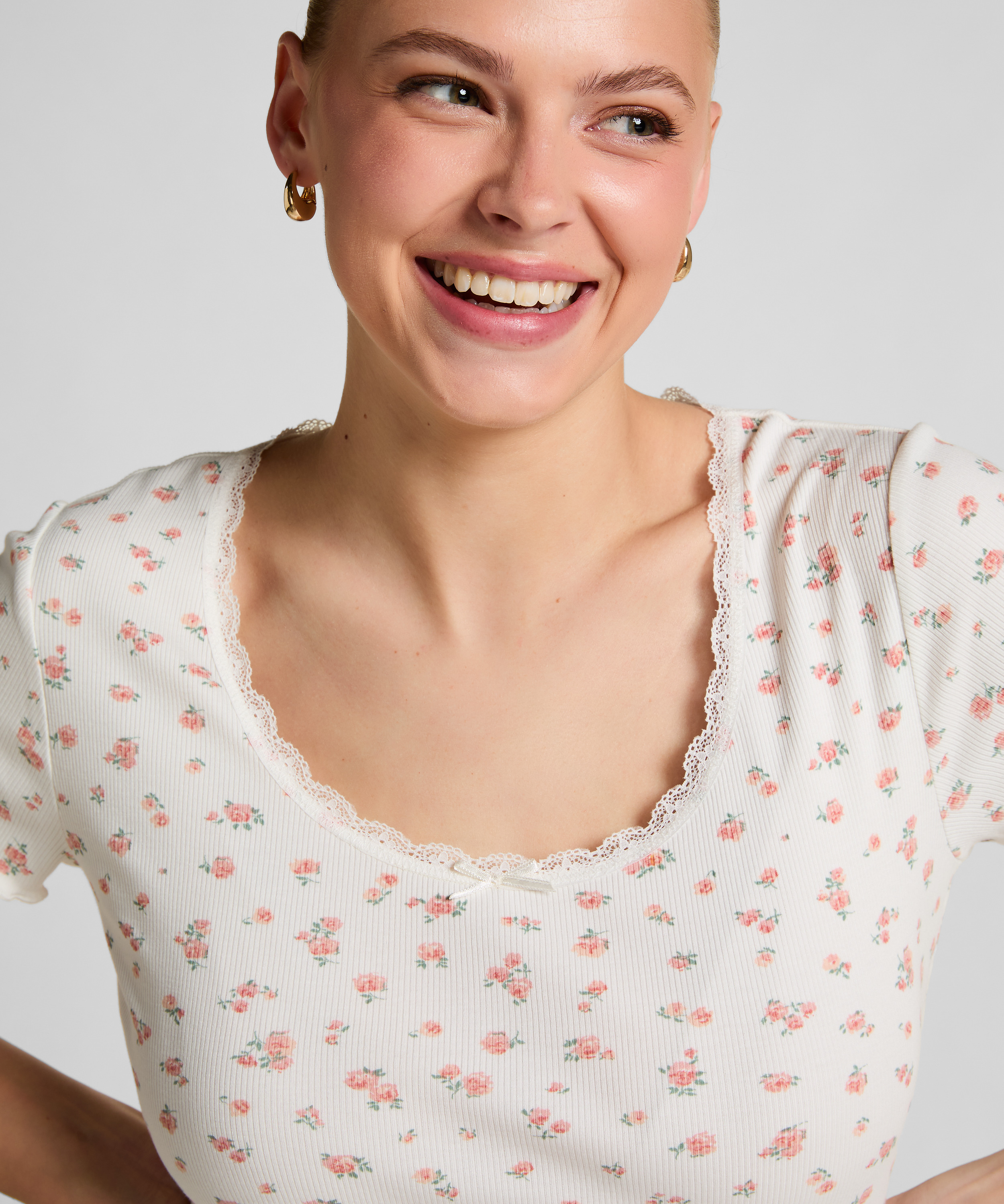 Haut &agrave; manches courtes en dentelle c&ocirc;tel&eacute;e, Blanc, main