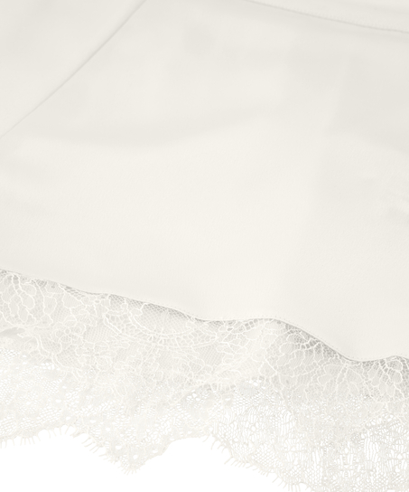 Short Satin Camille, Wit