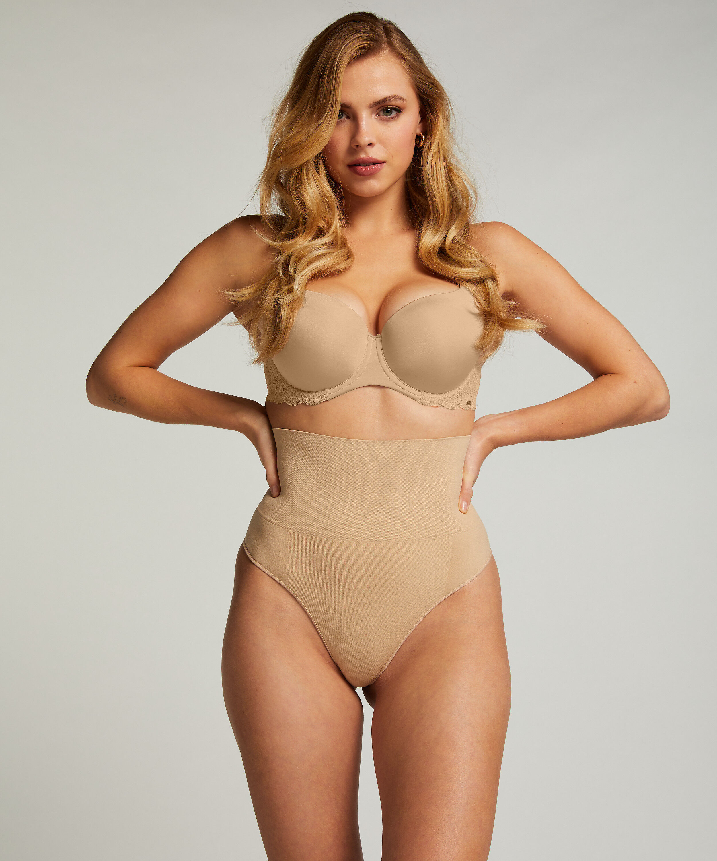 Verstevigende hoge string, Beige Verstevigende hoge string, Beige