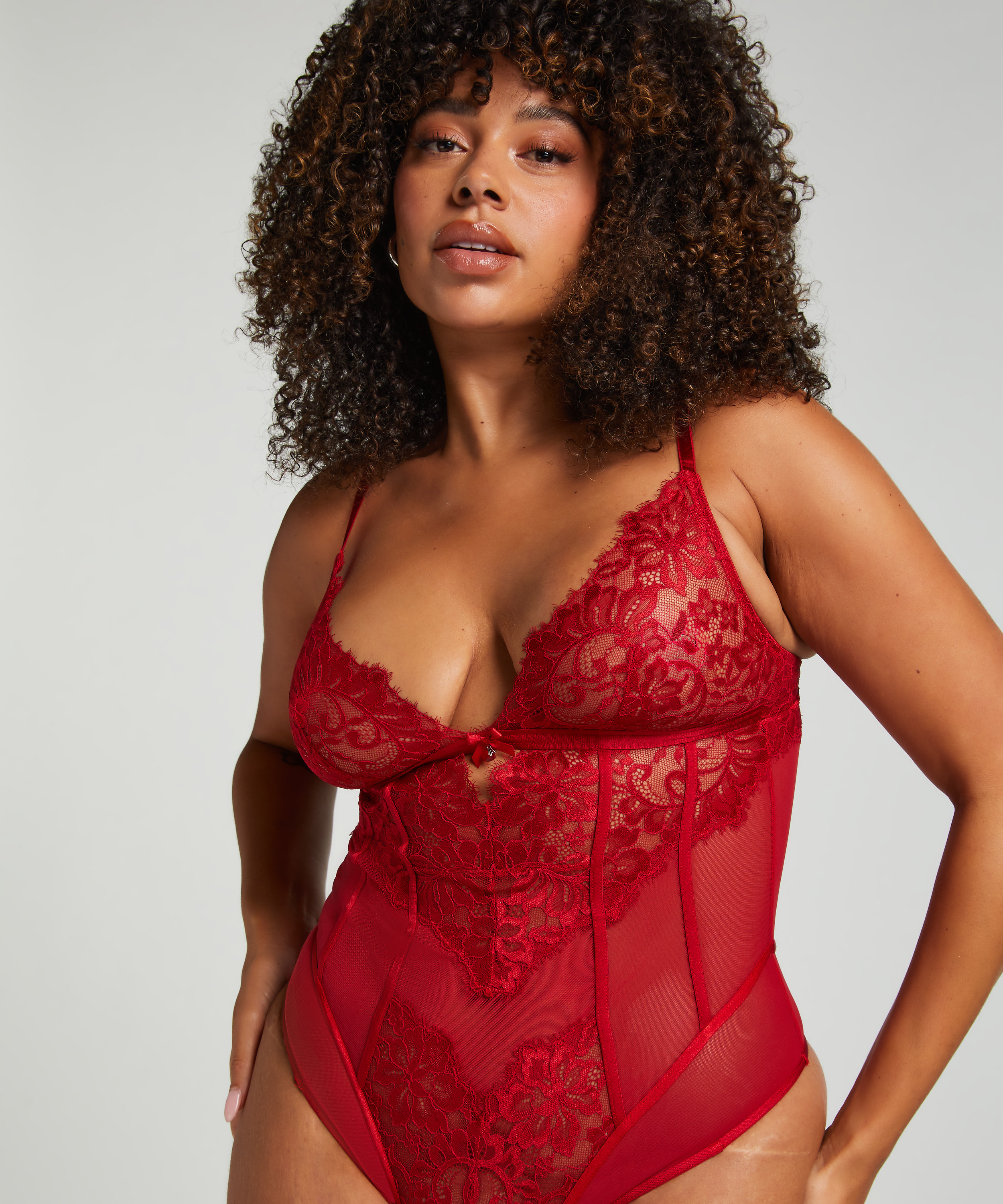 Body Charlotta, Rood, main