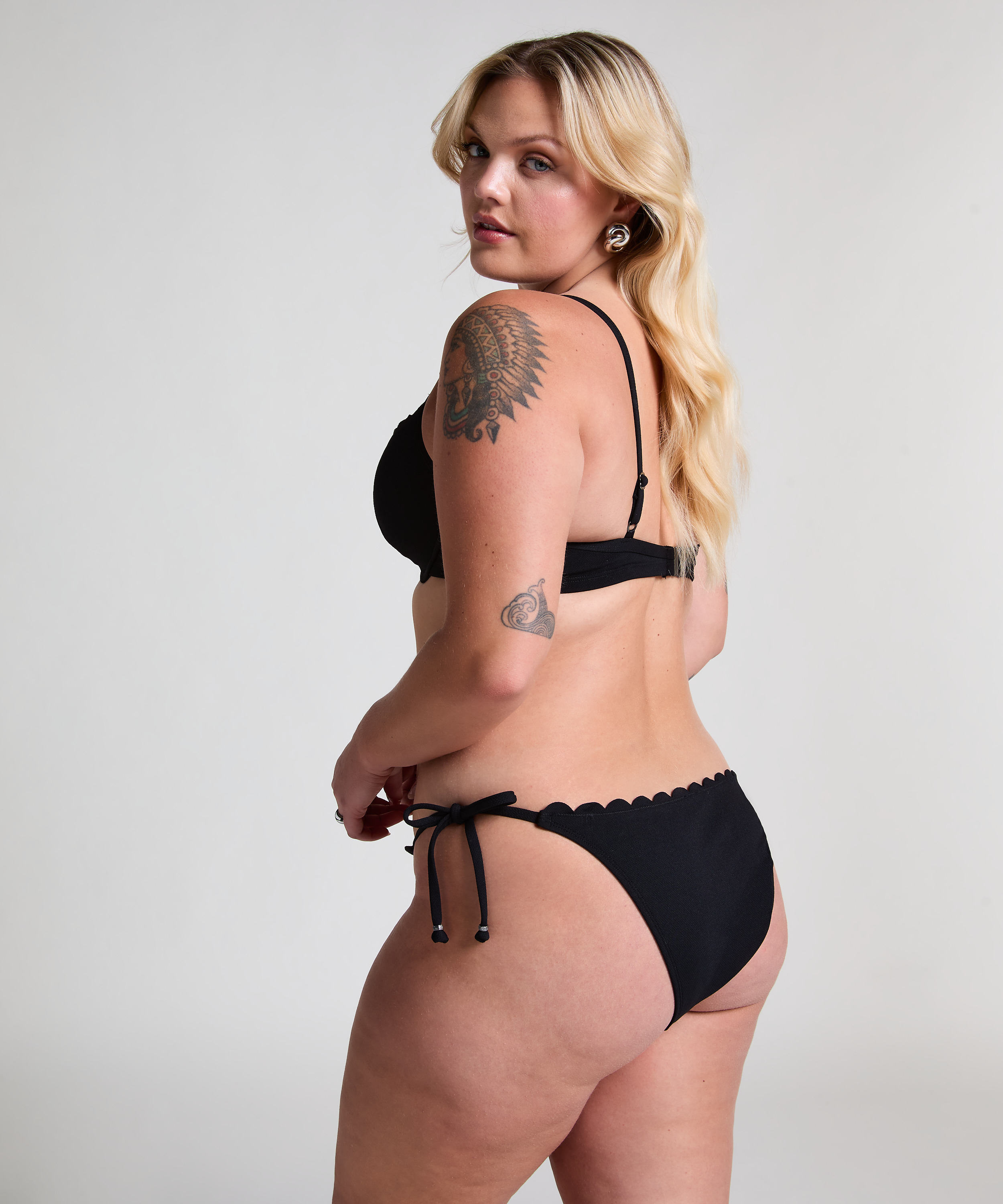 Voorgevormde beugel bikinitop Scallop, Zwart, main