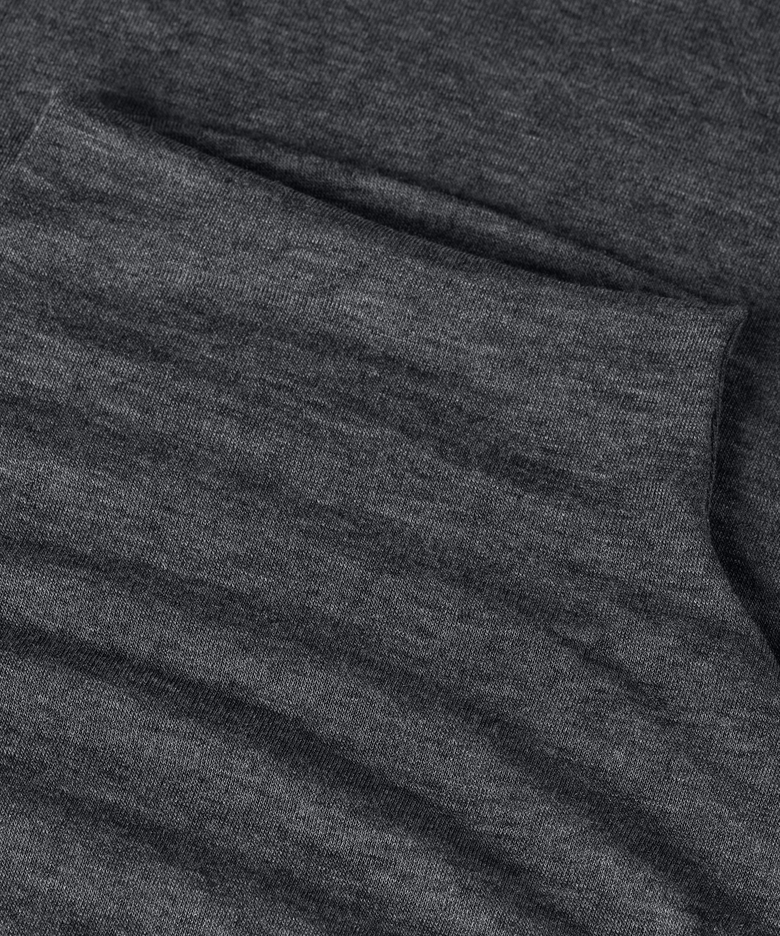 Haut avec cachemire &agrave; col roul&eacute; super soft, Gris, main