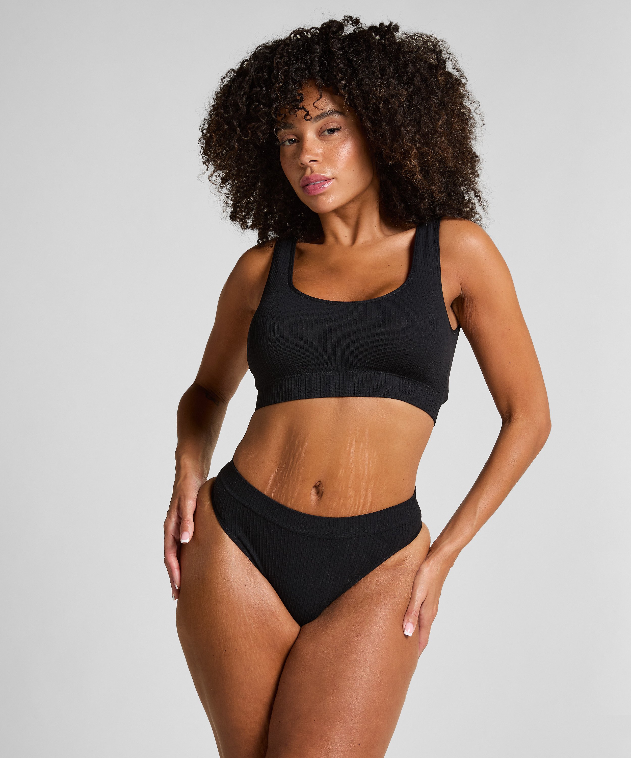 Slip br&eacute;silien Dianne, Noir, main