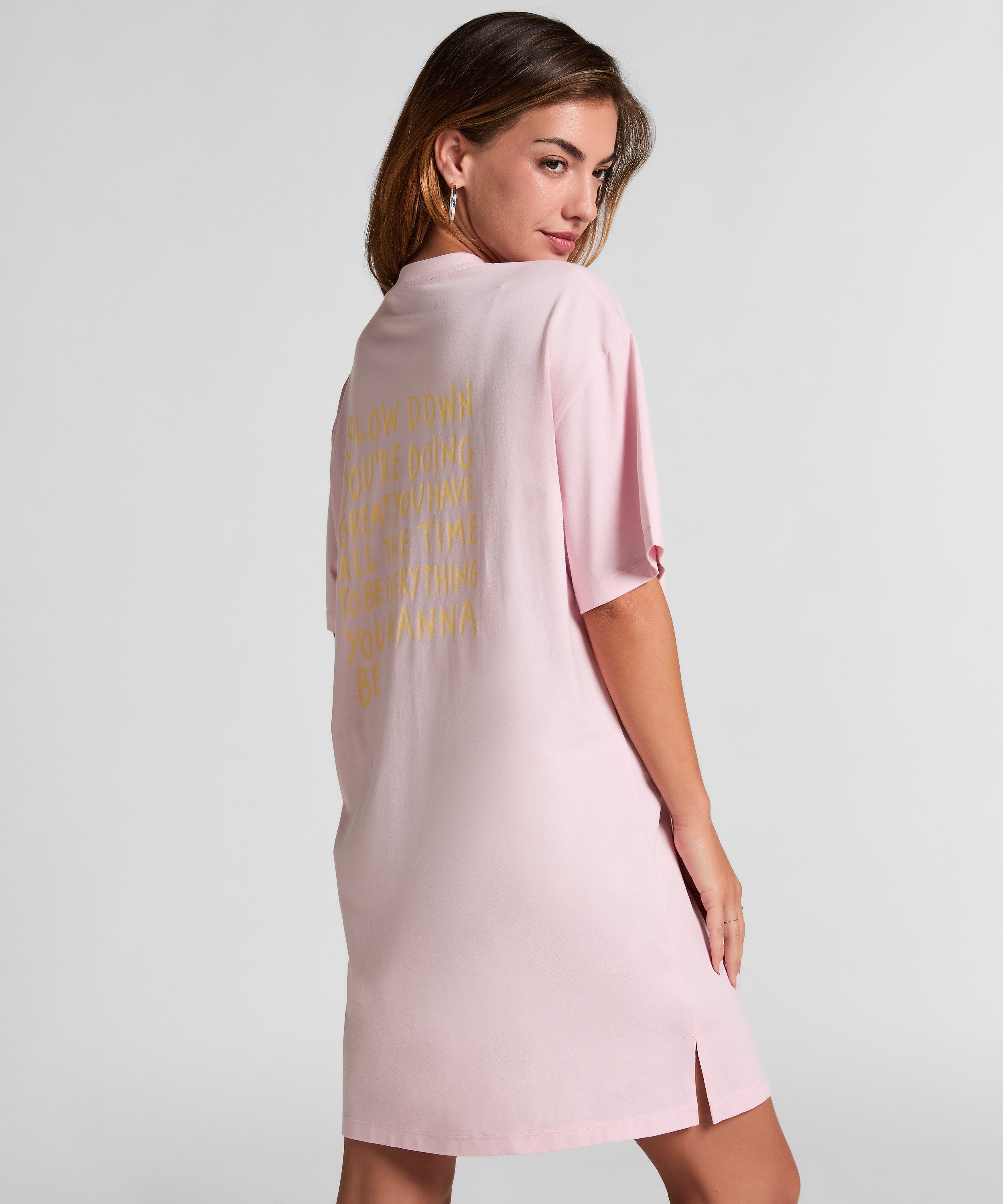 Chemise de nuit, Rose, main