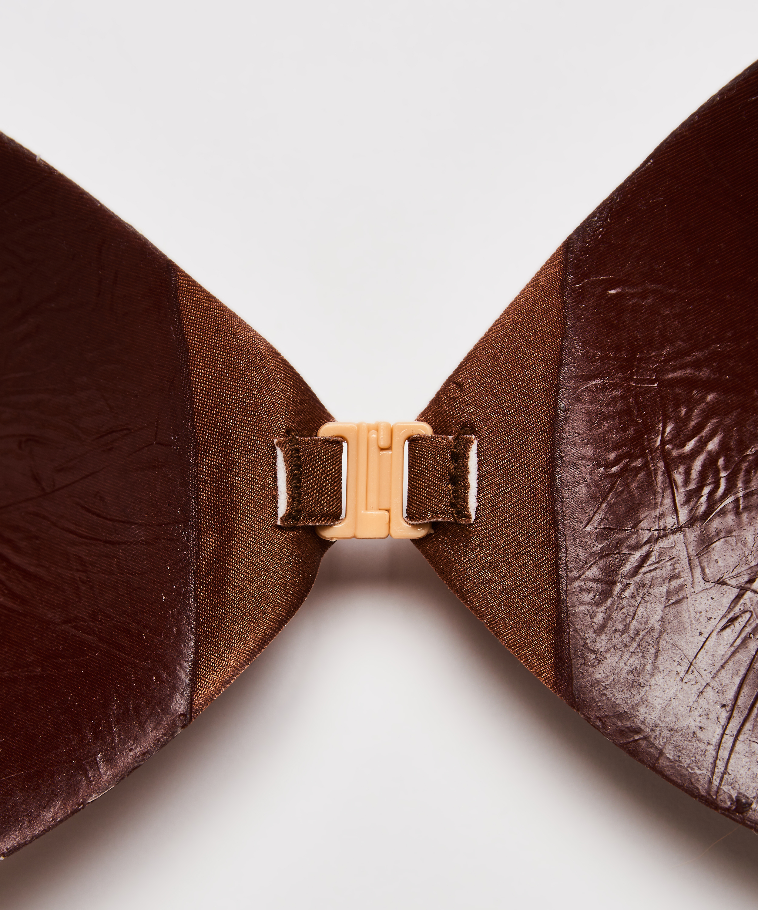 Soutien-gorge adhésif, Brun, main