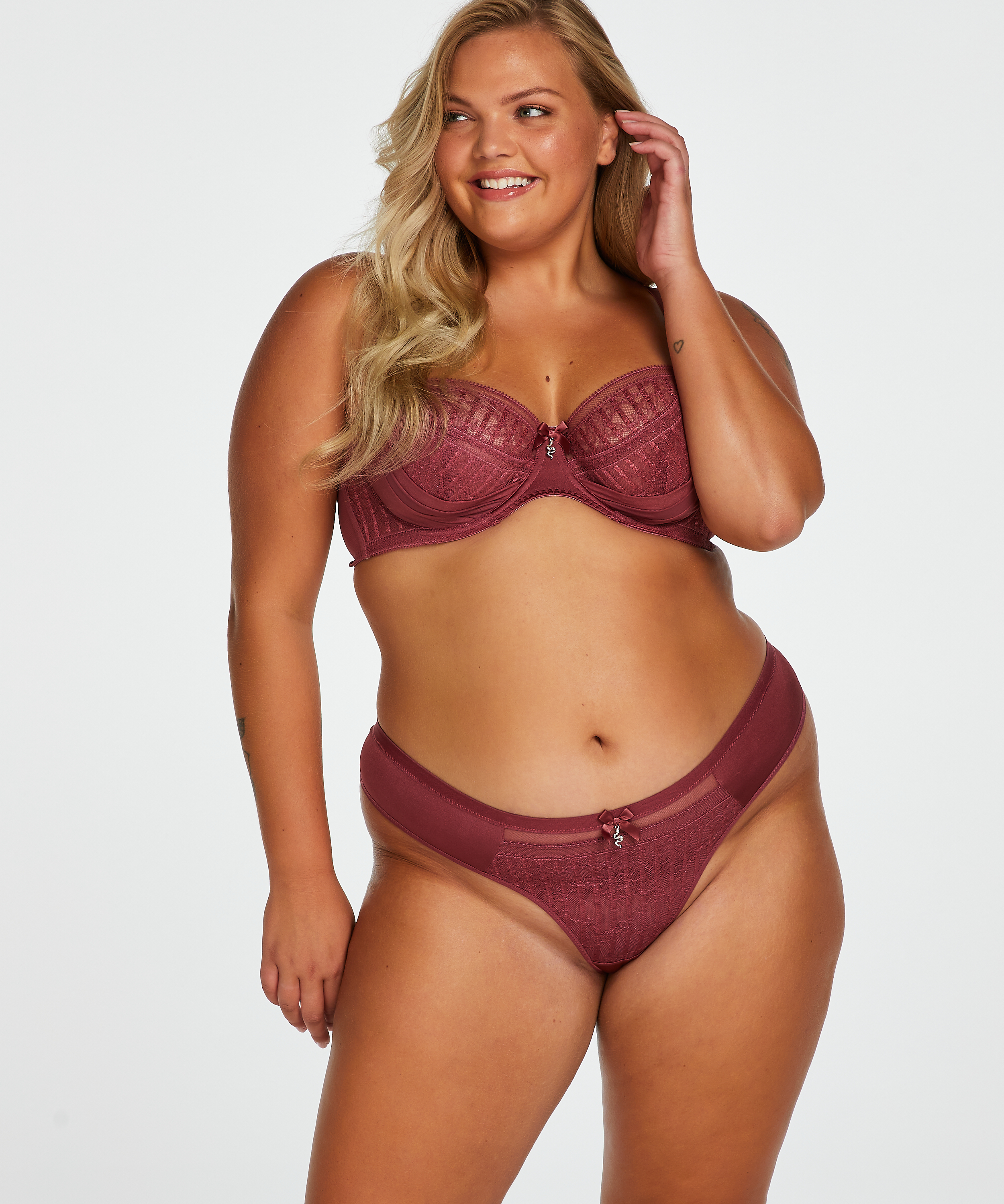 String Kriss I AM Danielle, Rood, main