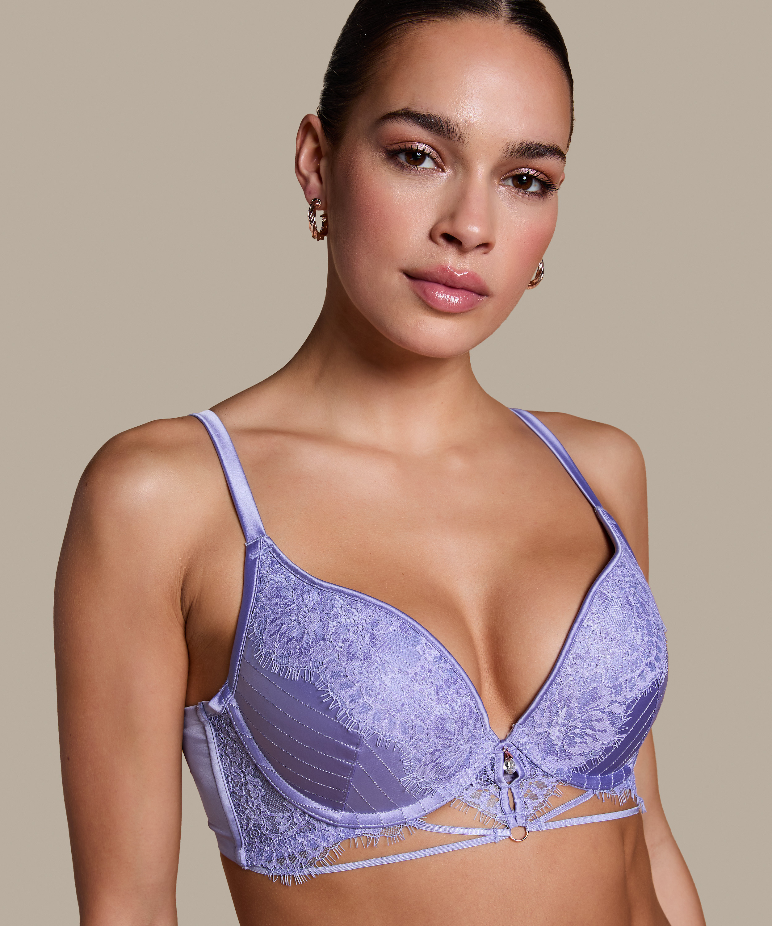 Soutien-gorge push-up à armatures préformé Charlie, Pourpre, main
