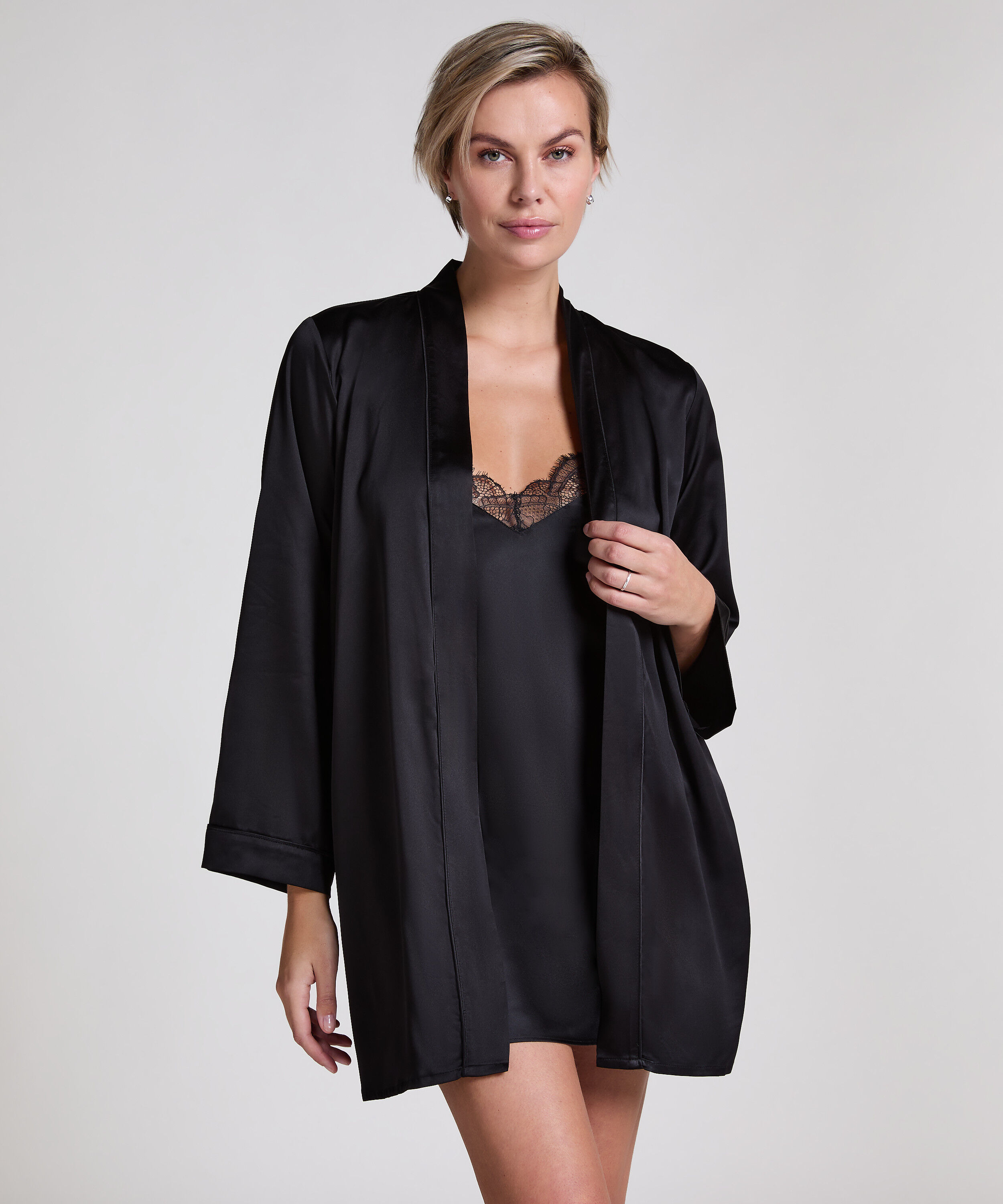 Kimono Satin, Zwart