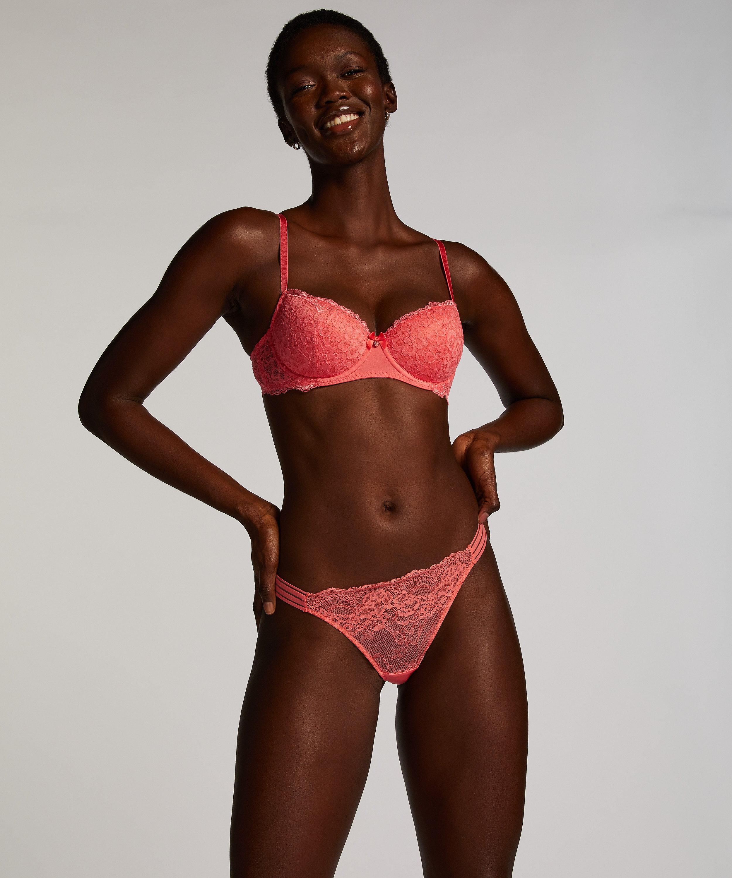 String Sully, Roze, main