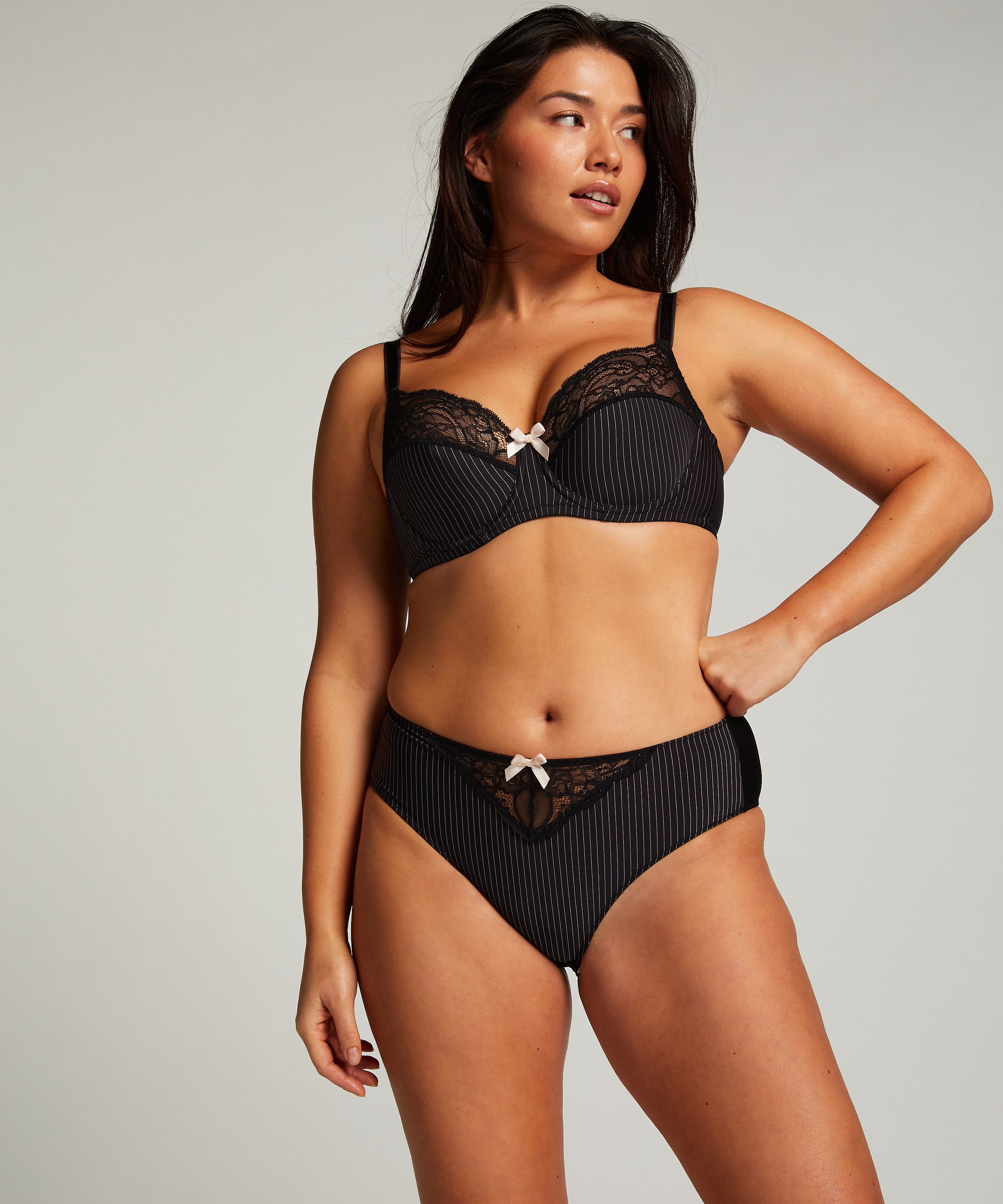 Soutien-gorge &agrave; armatures non-pr&eacute;form&eacute; Adalyn, Noir, main