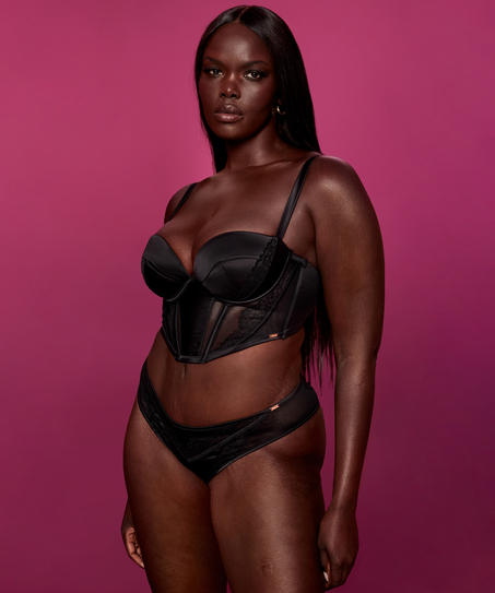 Brazilian Nicole, Zwart