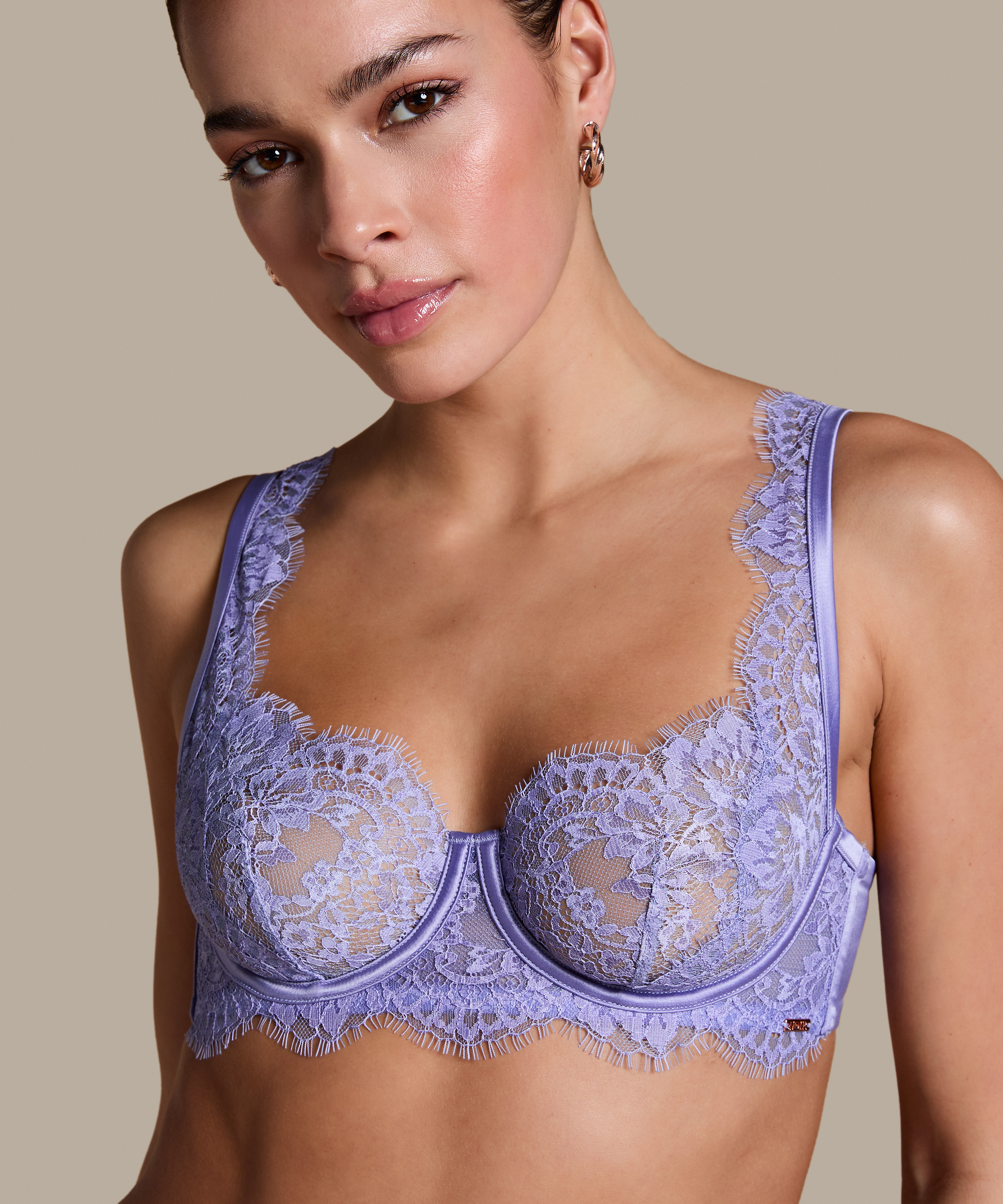 Soutien-gorge non-rembourré à armatures Charlie, Pourpre, main
