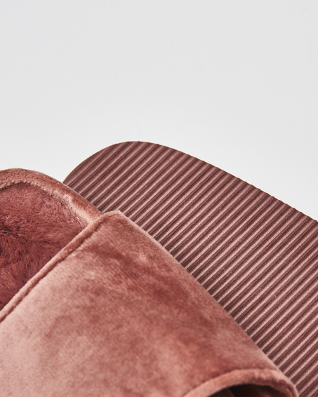 Pantoufles en velours et fausse fourrure, Rose