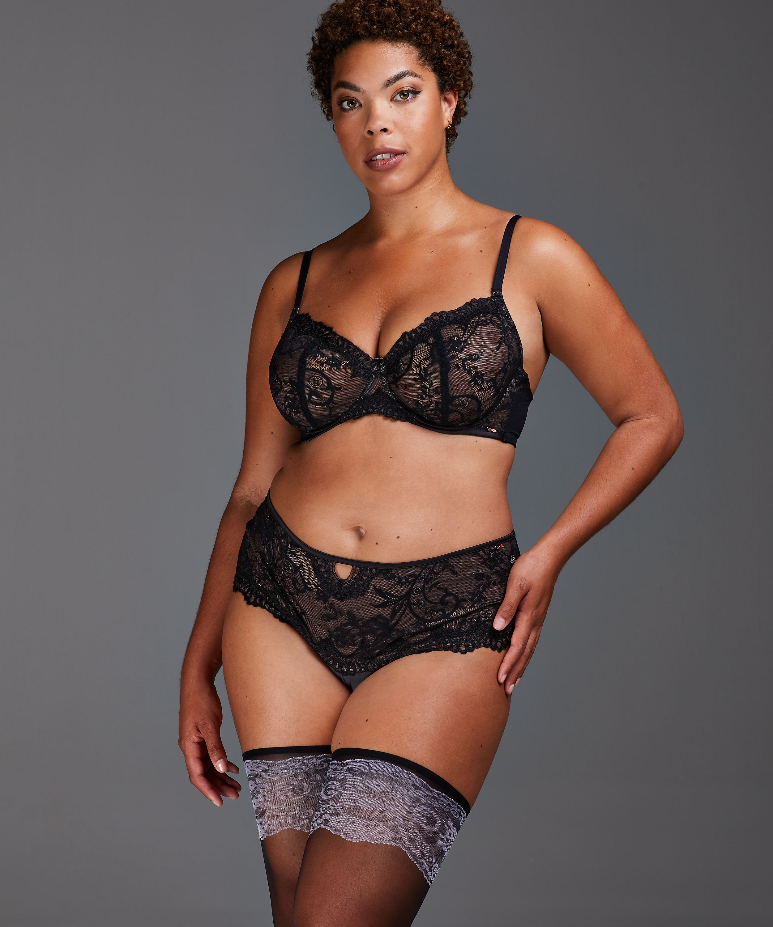 Soutien-gorge à armatures non-préformé Helena, Noir, main