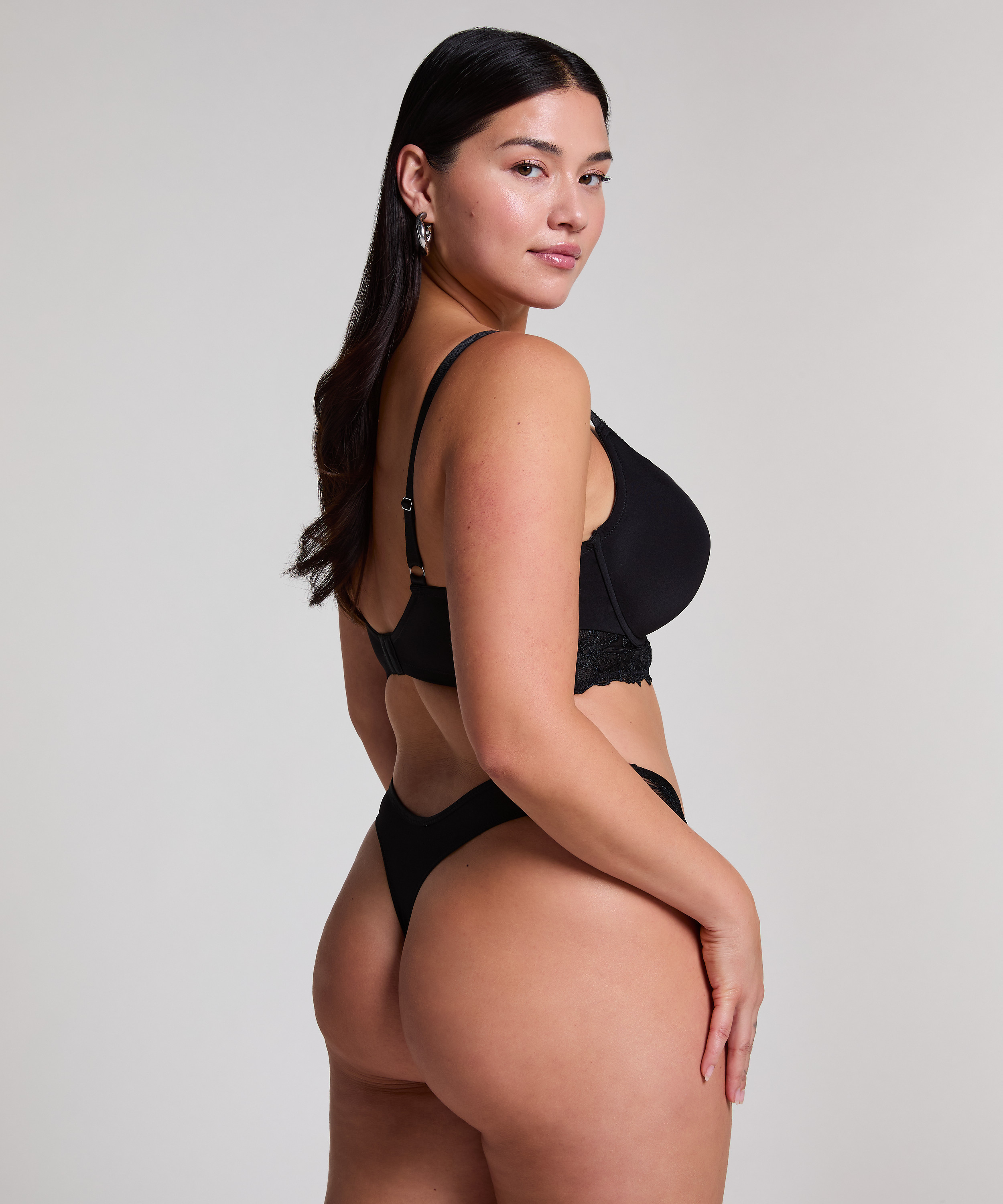 Soutien-gorge &agrave; armatures pr&eacute;form&eacute; push-up et longline Jemima, Noir, main