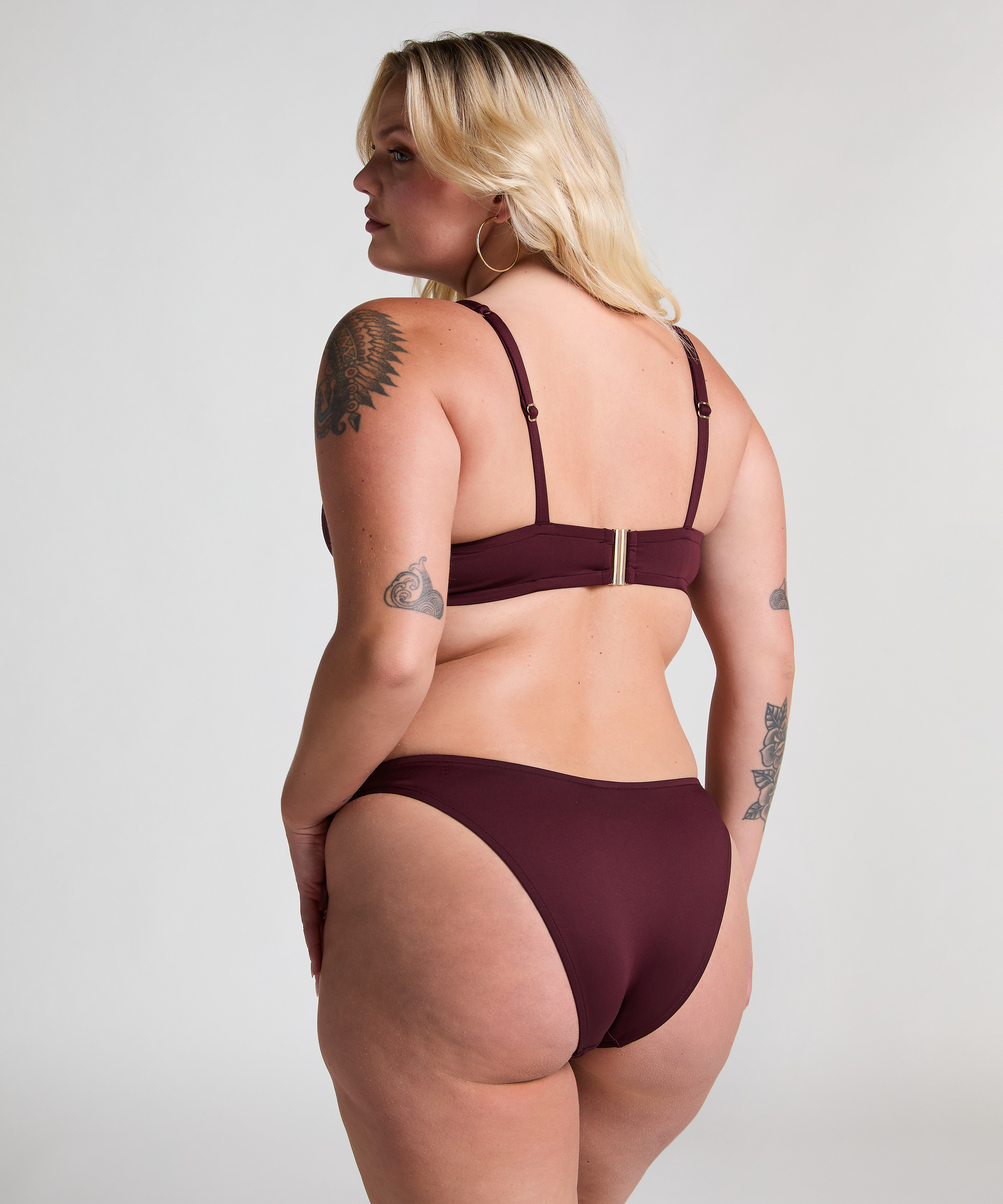 Bas de bikini à jambe haute en néoprène, Pourpre, main