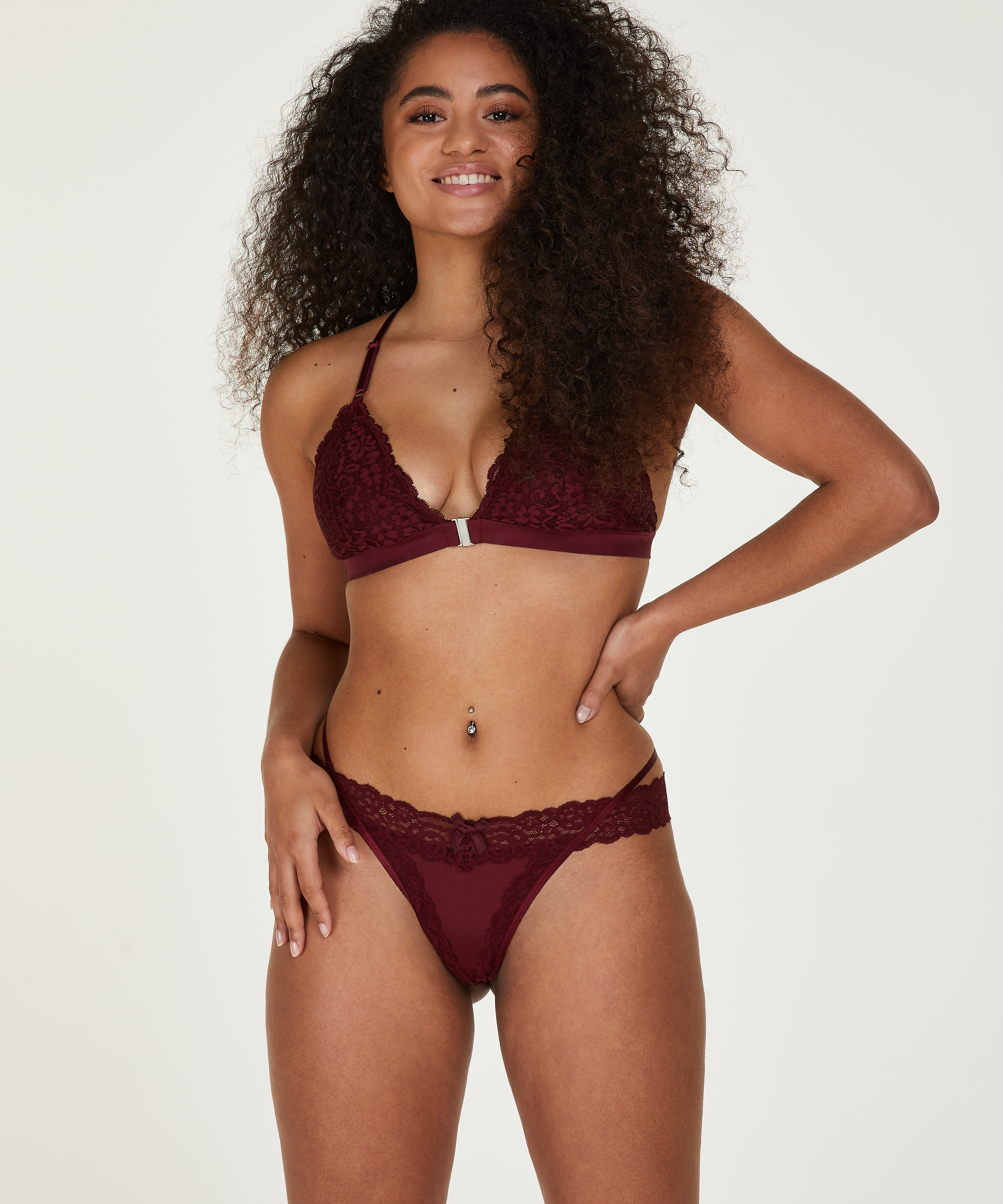 String bas Willow, Rouge, main