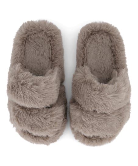 Slipper Hannah, Wit