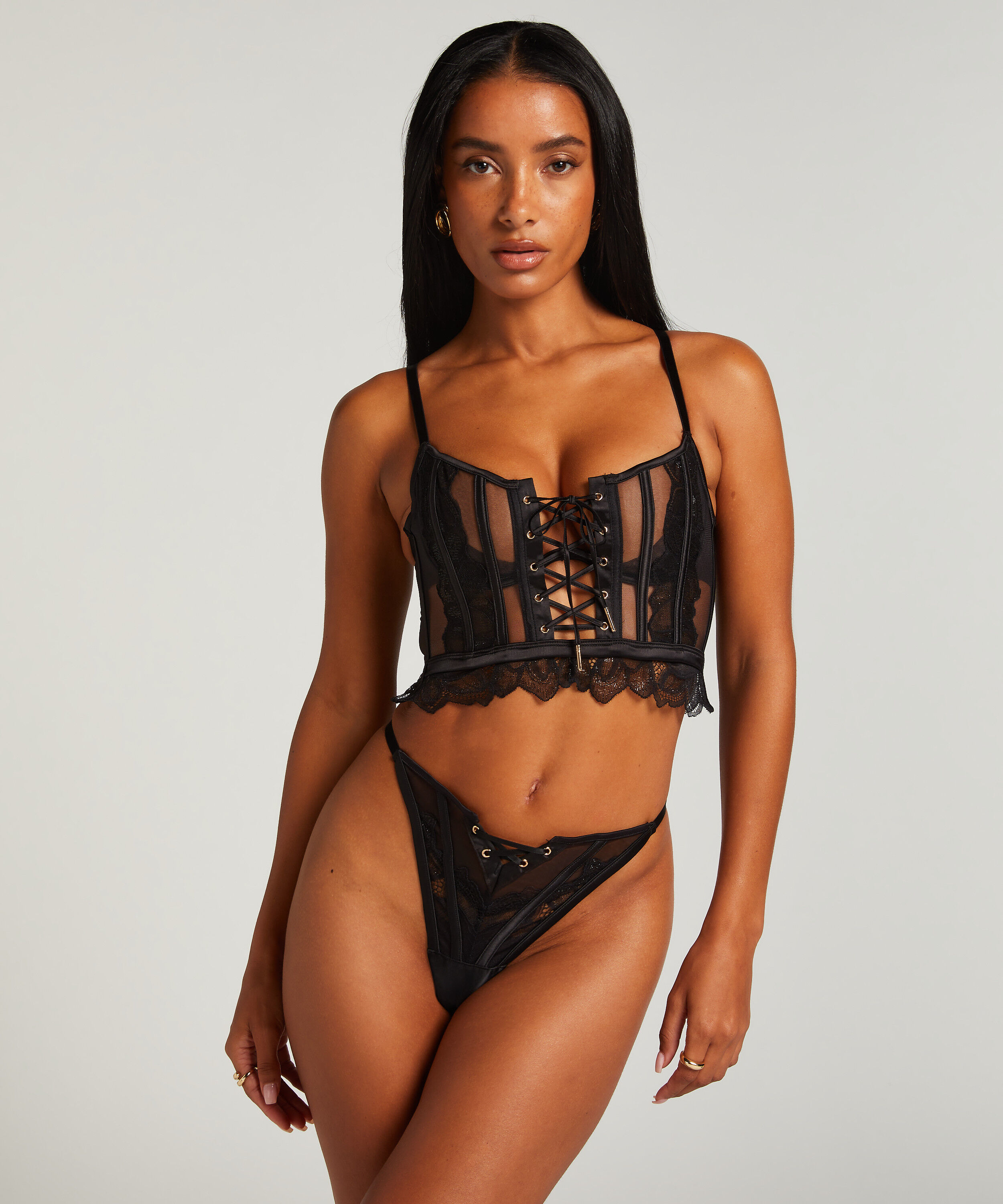 Soutien-gorge &agrave; armatures pr&eacute;form&eacute; longline Cierra, Noir