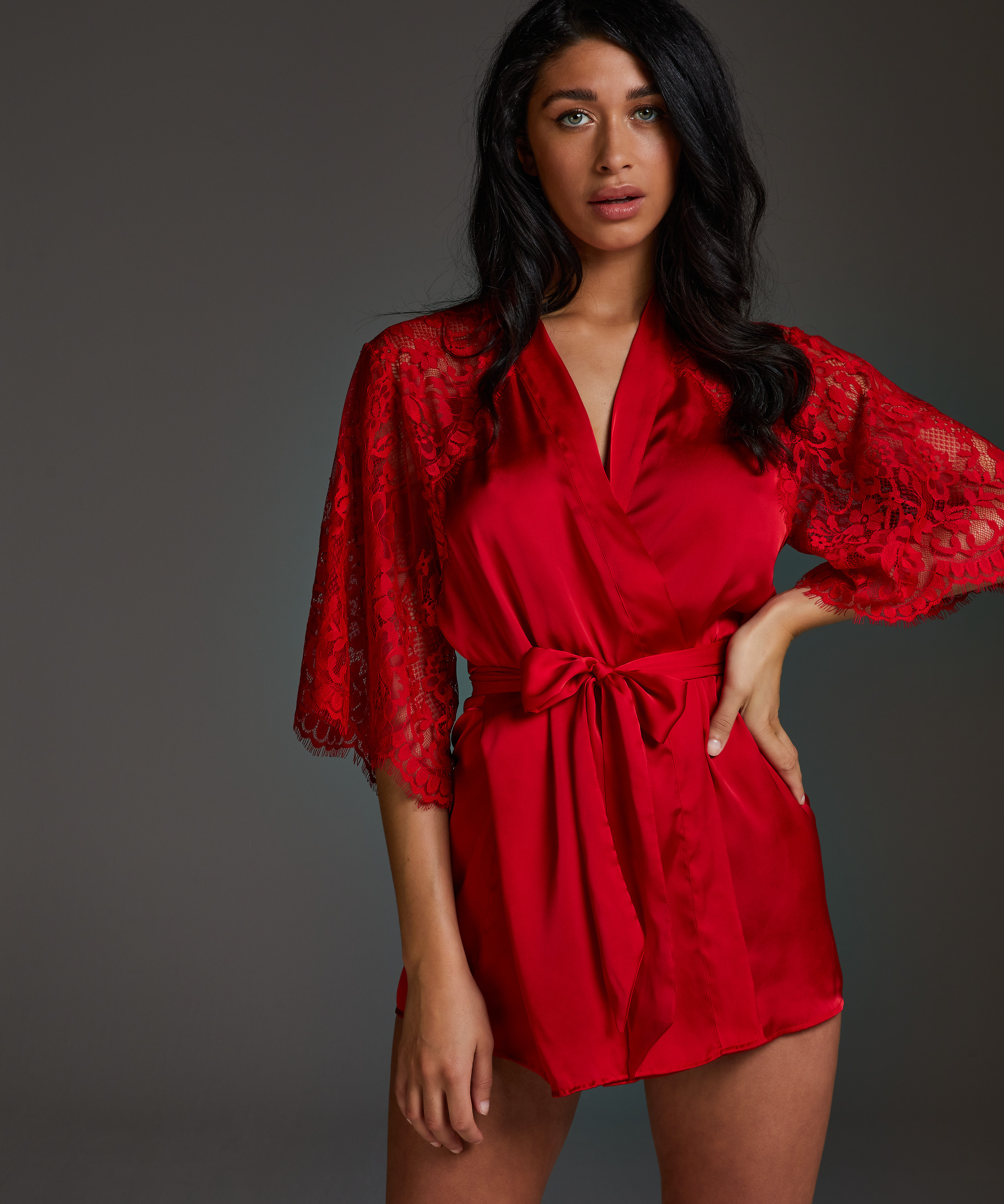 Kimono Jennifer, Rouge, main