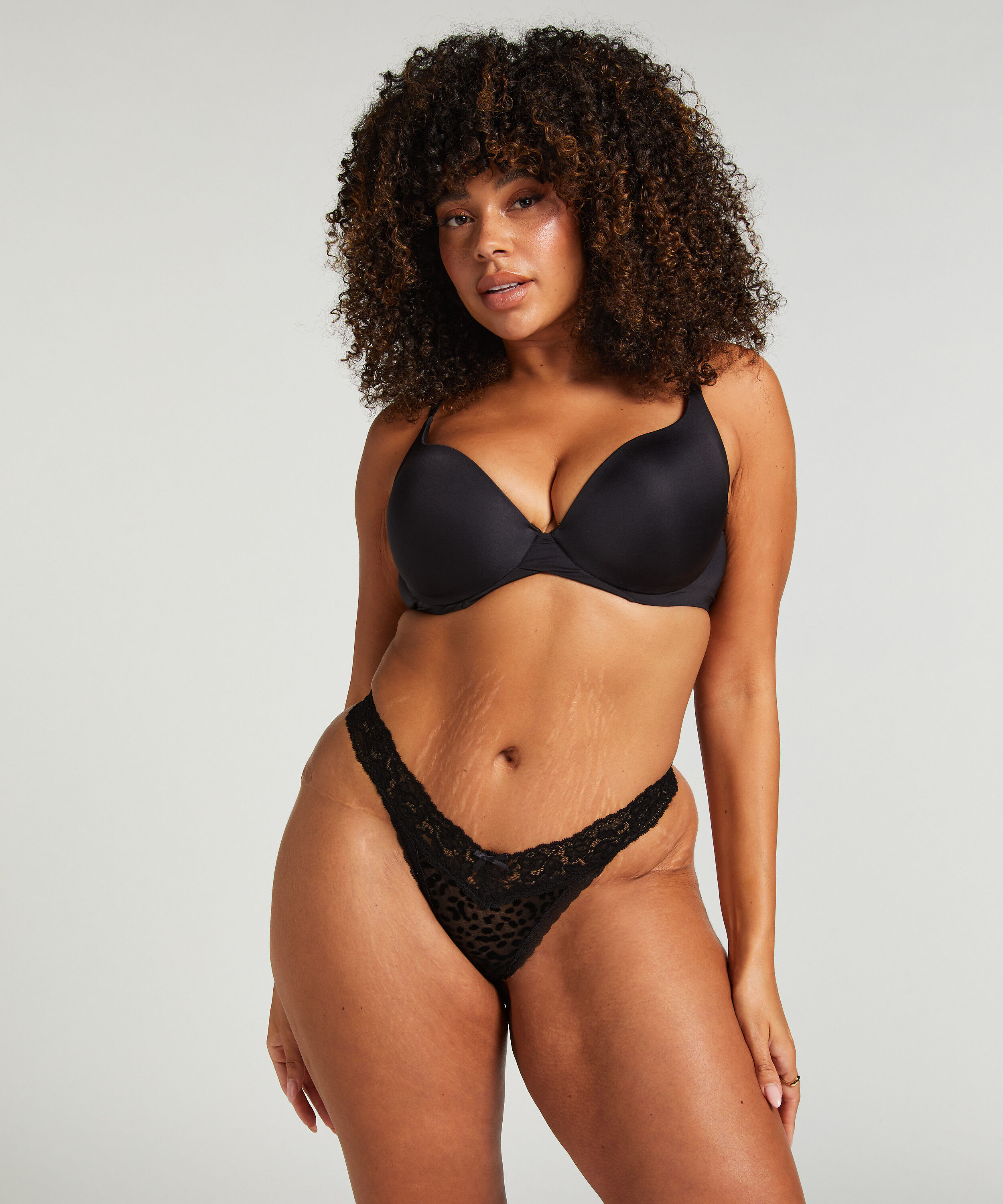 Extra lage string Marina, Zwart