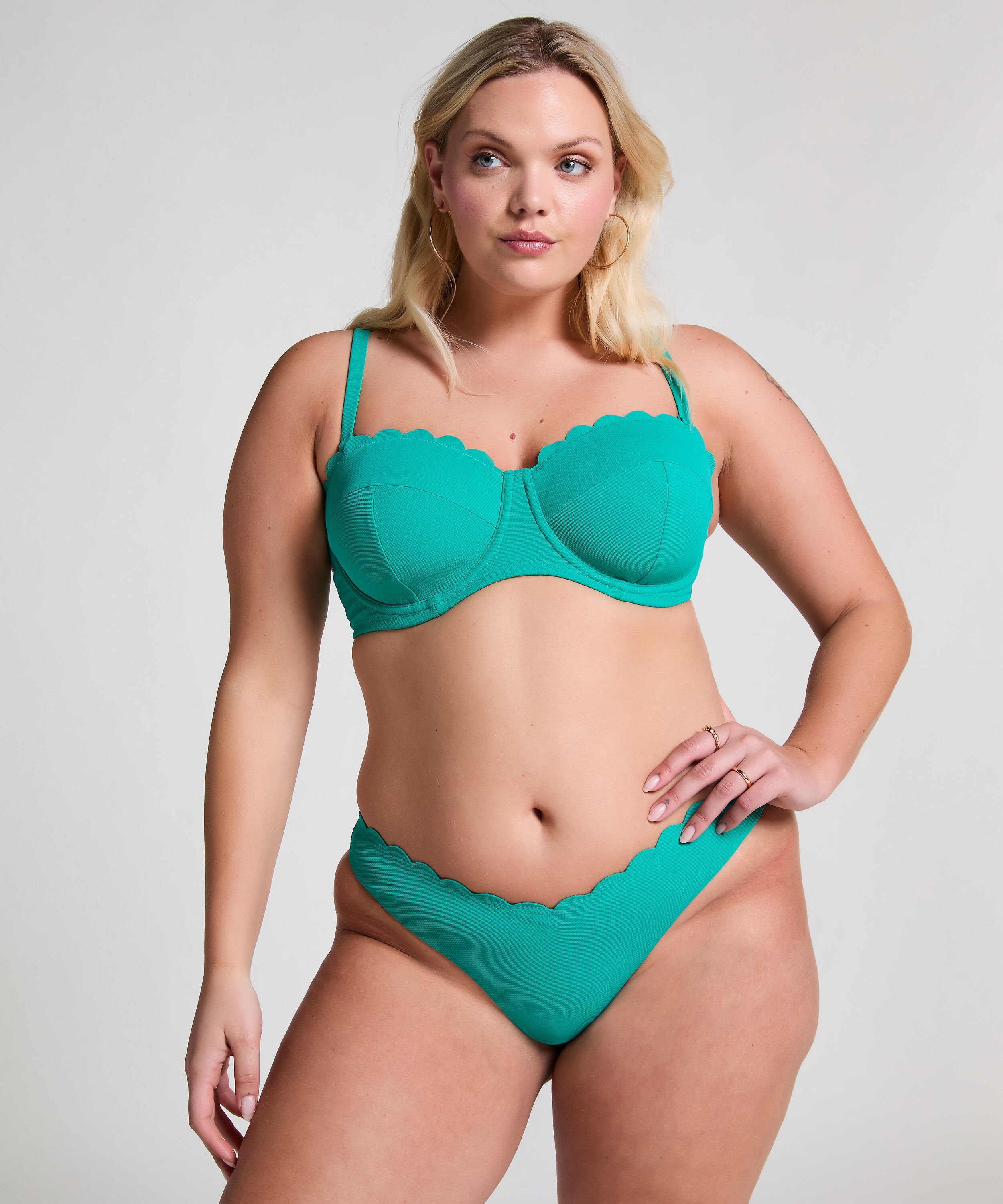 Haut de bikini sans bretelles pr&eacute;form&eacute; &agrave; armatures Scallop Taille E +, Vert