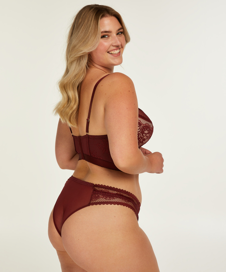 Br&eacute;silien Malika, Rouge