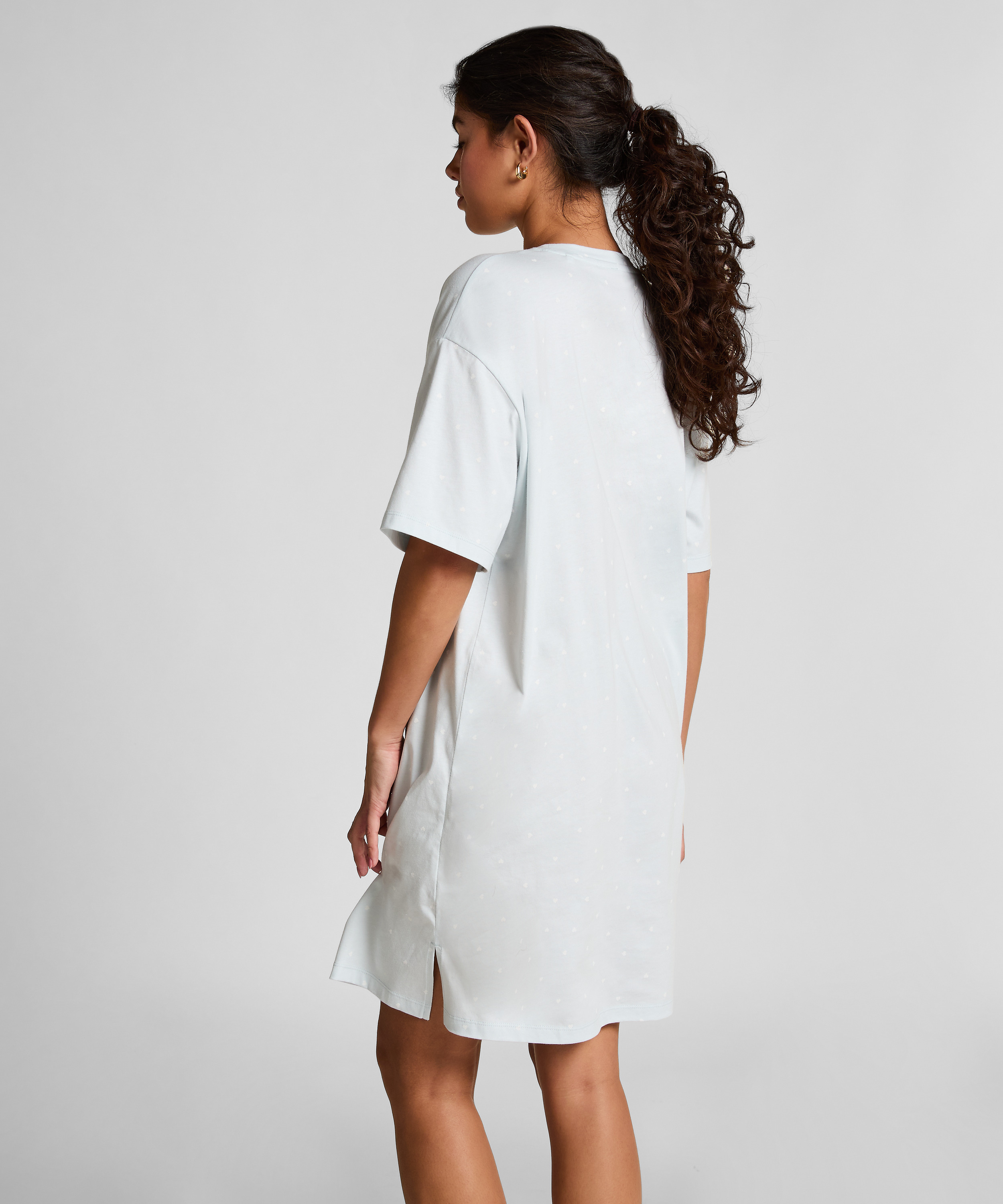 Chemise de nuit, Bleu, main