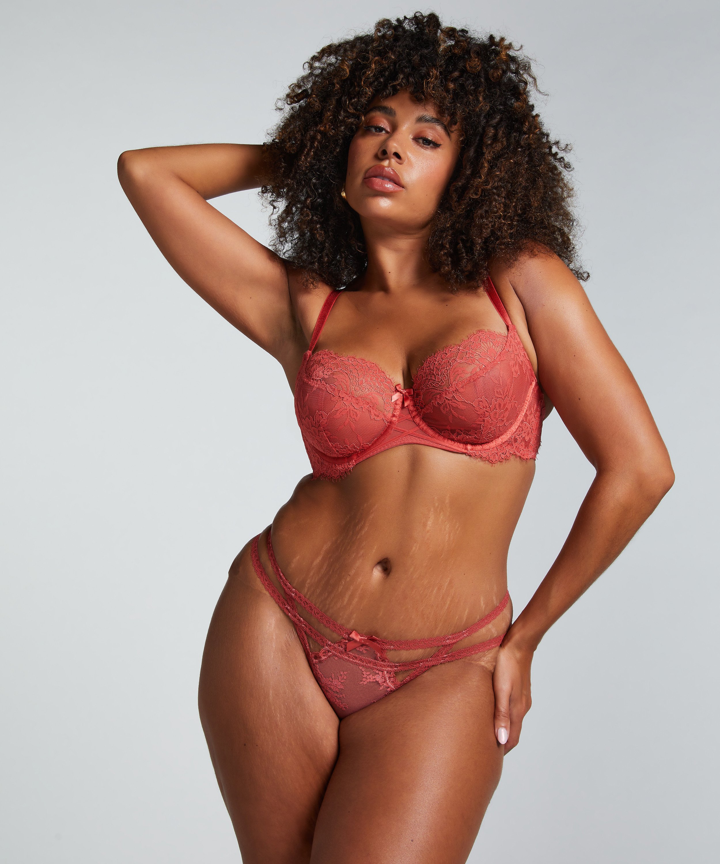 String Irina, Rood, main