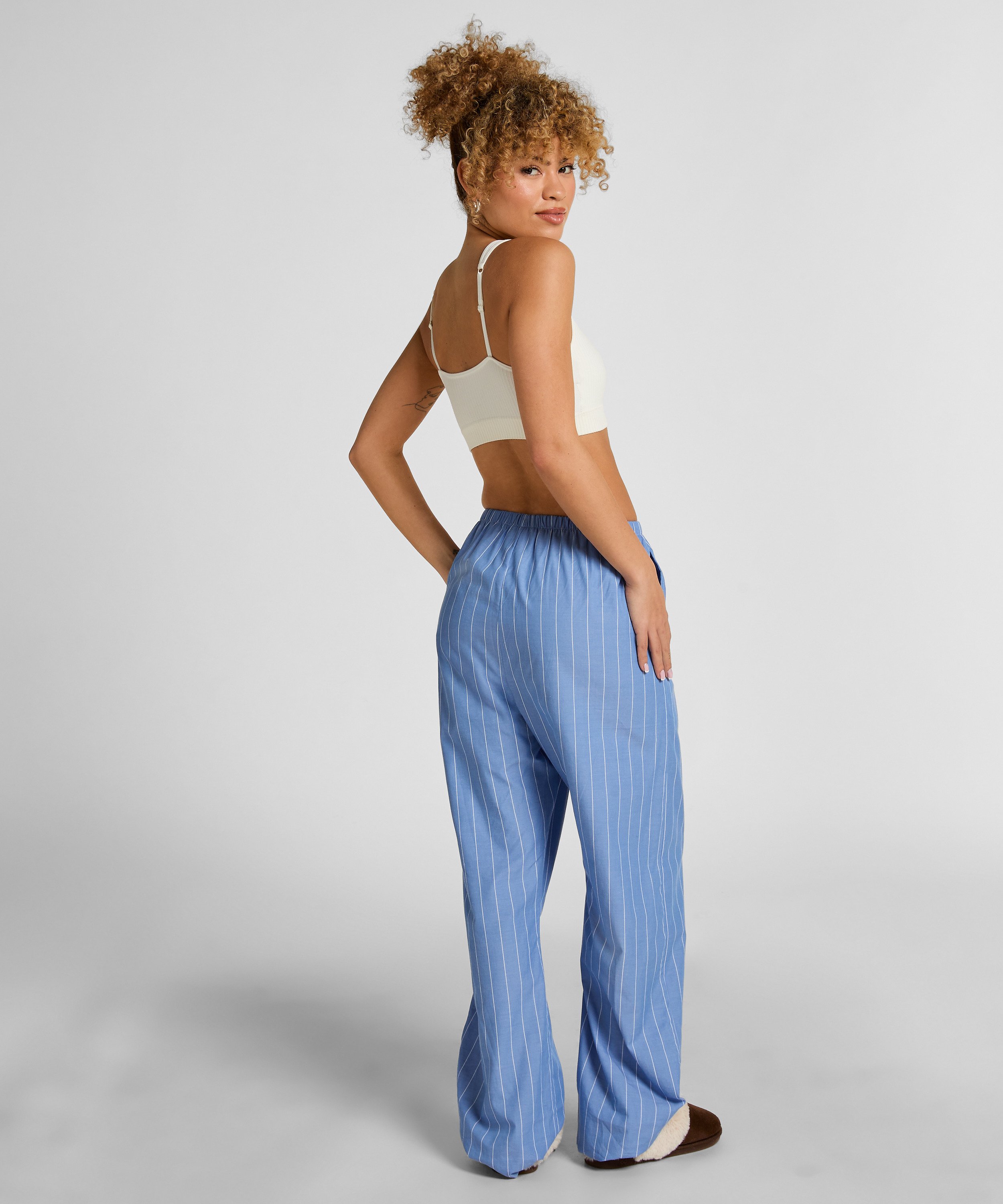 Pantalon en coton tiss&eacute; &agrave; rayures, Bleu, main