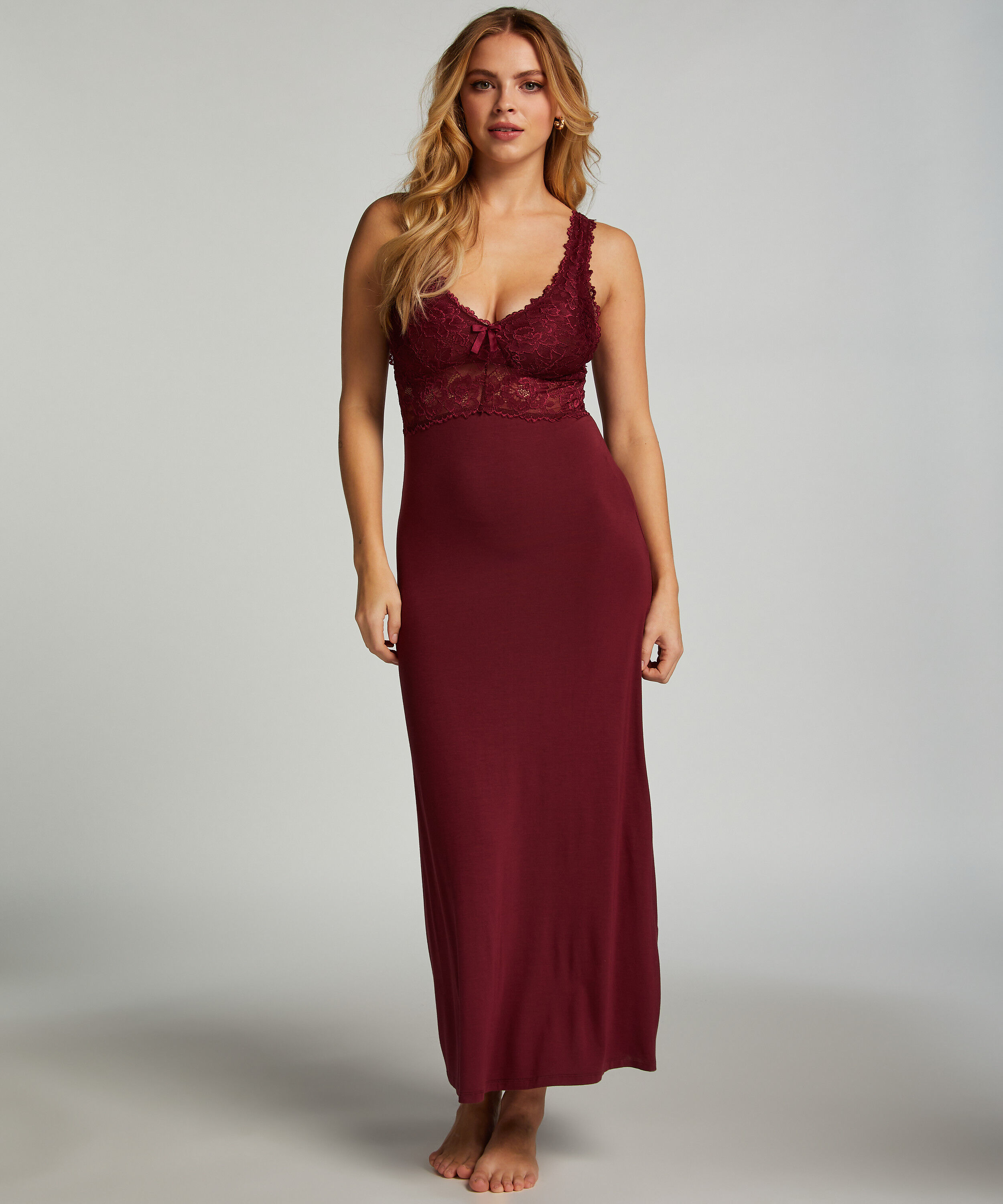 Nuisette Nora dentelle longue, Pourpre