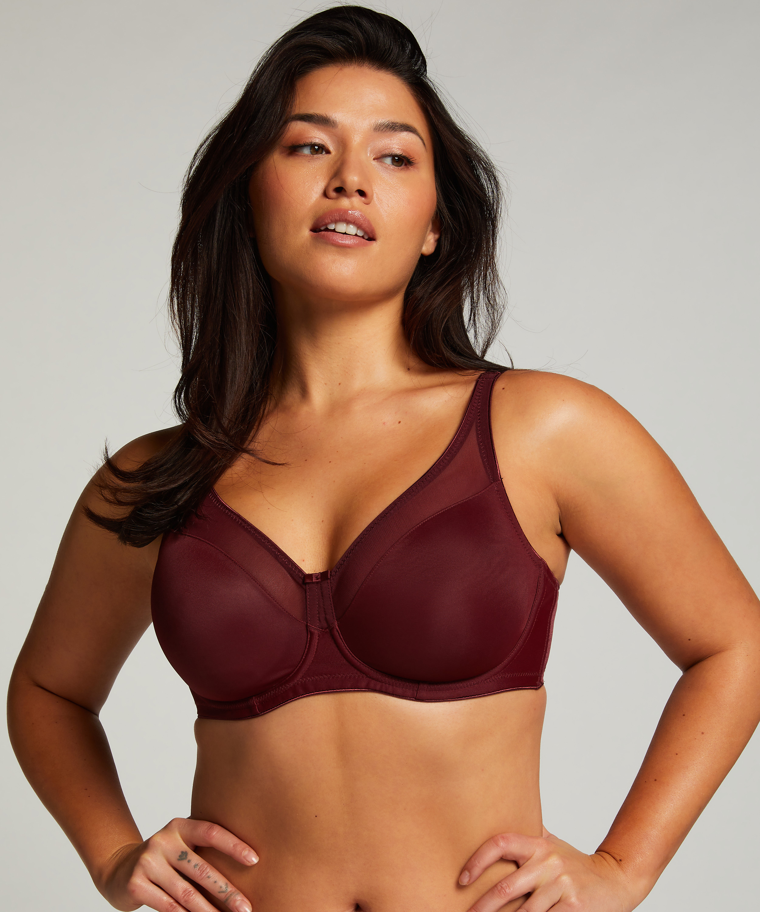 Soutien-gorge à armatures non-préformé minimiseur Nina, Pourpre, main