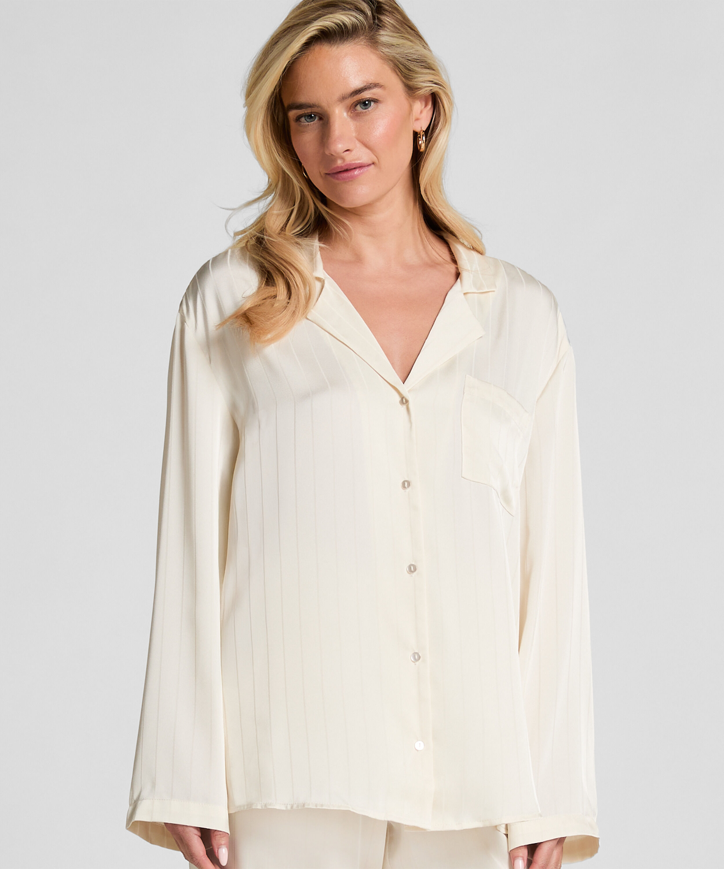 Satijnen jasje met krijtstrepen, Wit