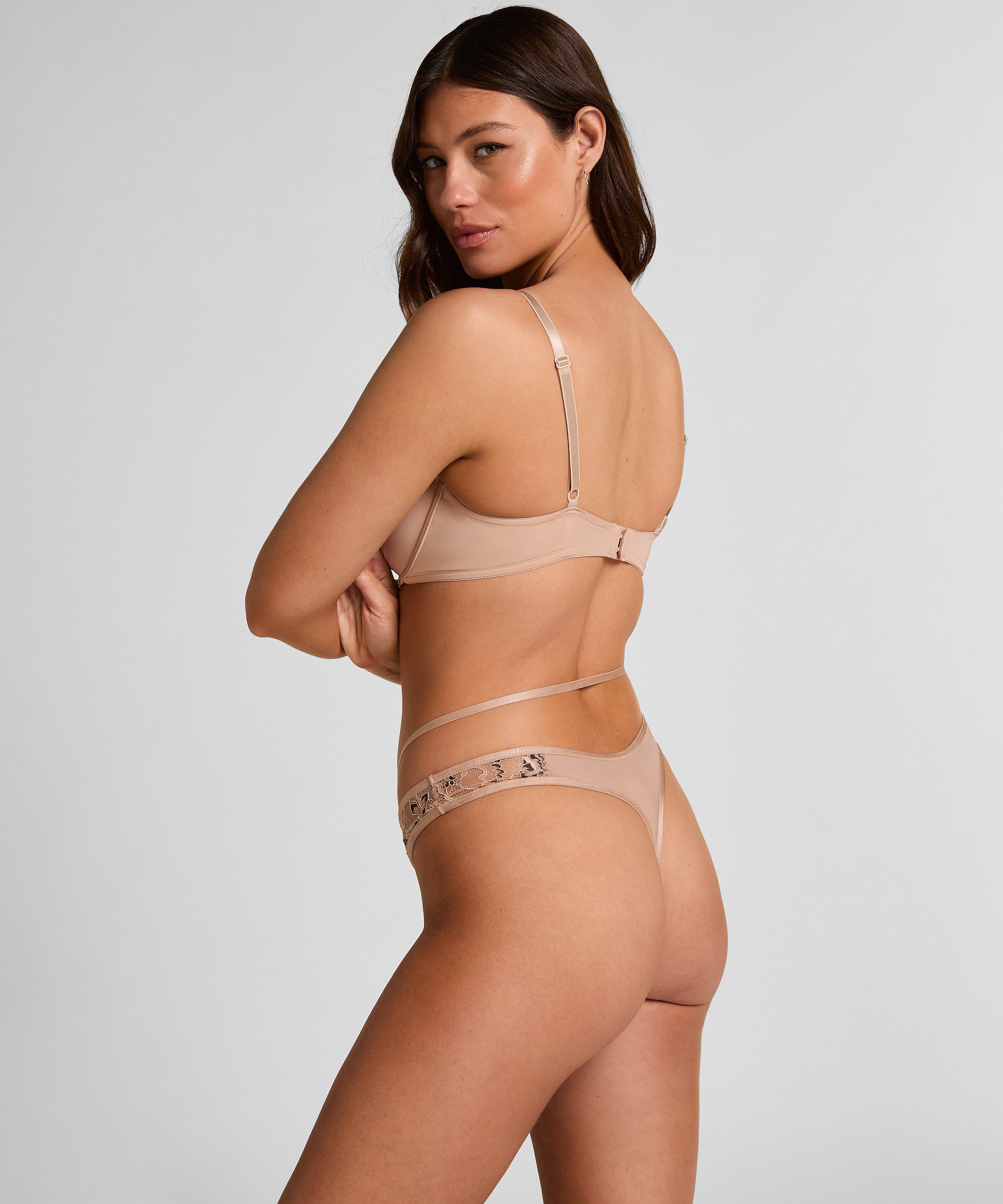 String Wera, Bruin, main