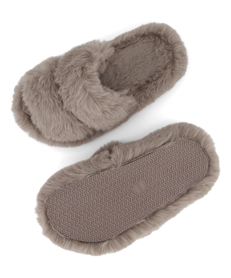 Slipper Hannah, Wit