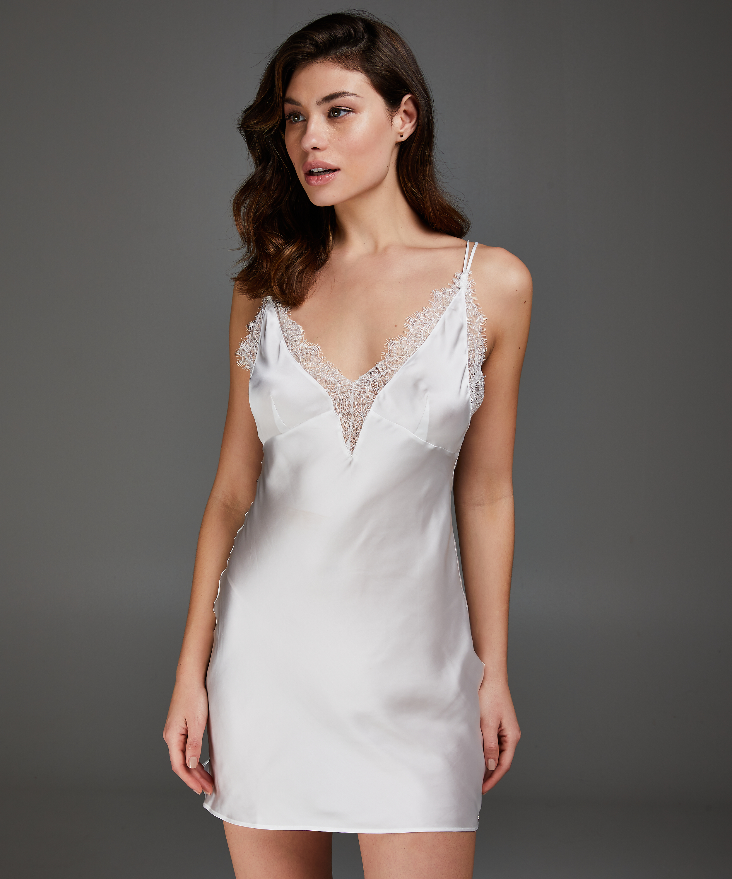 Nuisette Satin Lily, Blanc, main