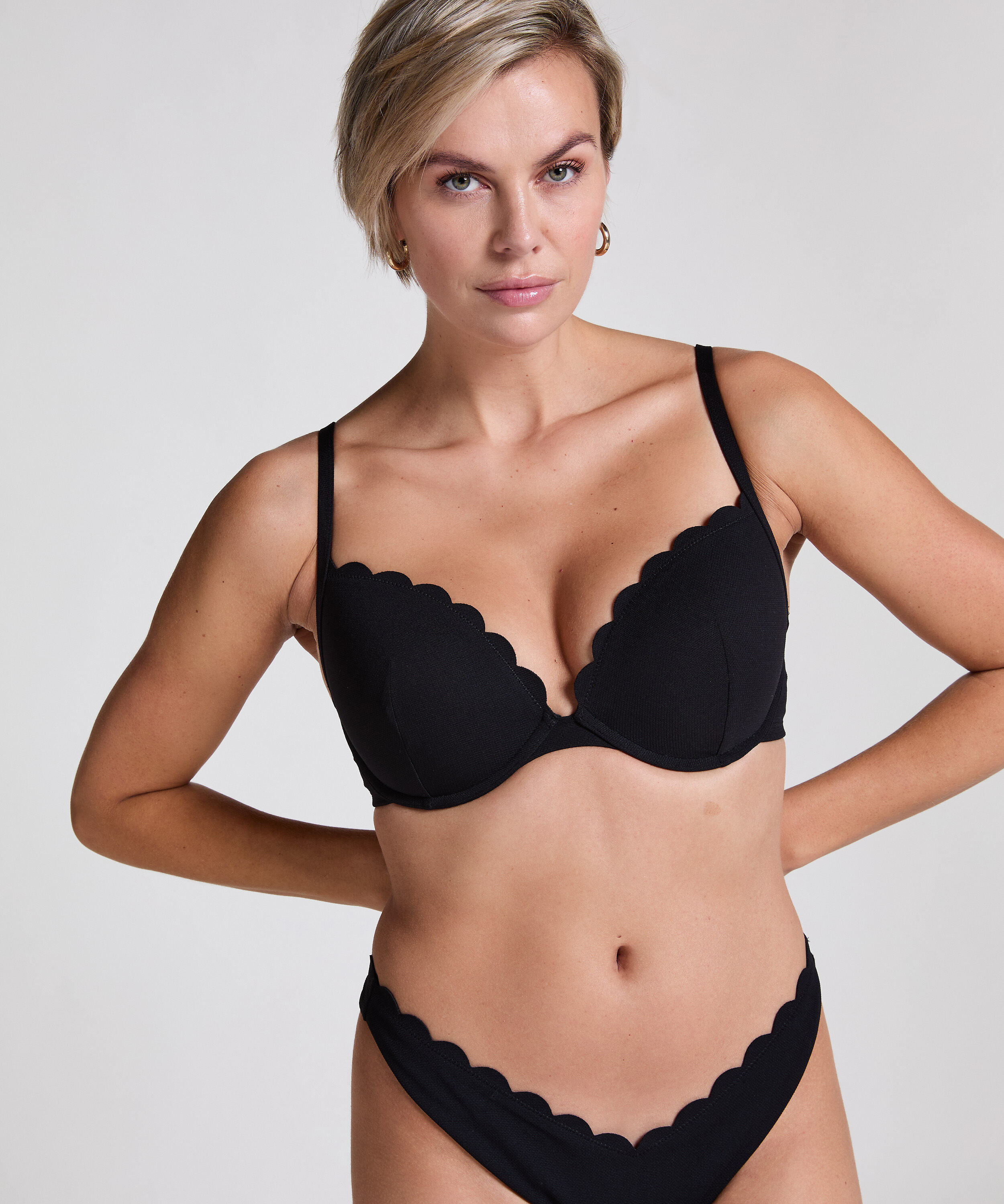 Haut de bikini à armatures à effet push-up préformé Scallop Taille A - E, Noir