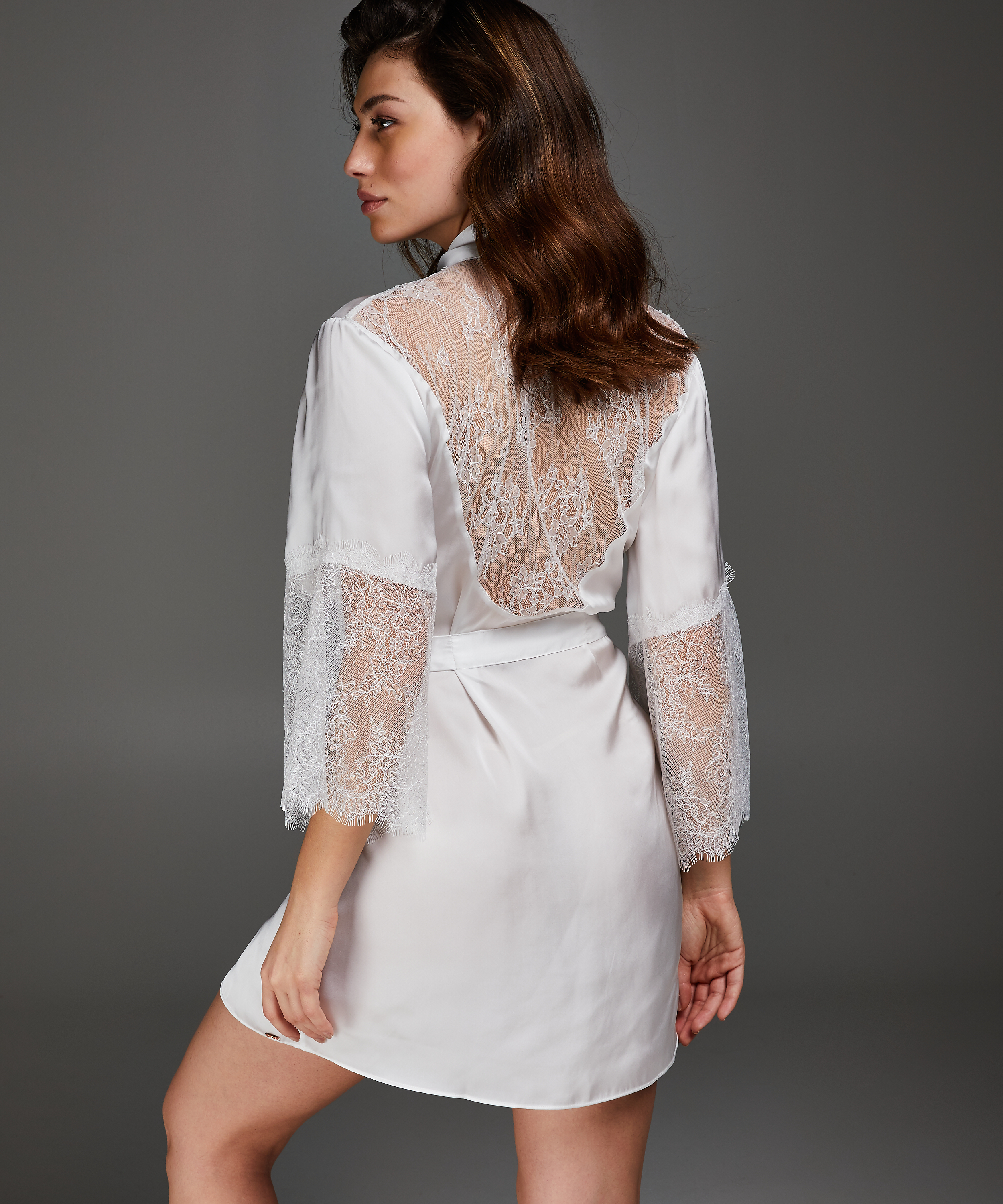 Kimono Satin Lily, Wit, main