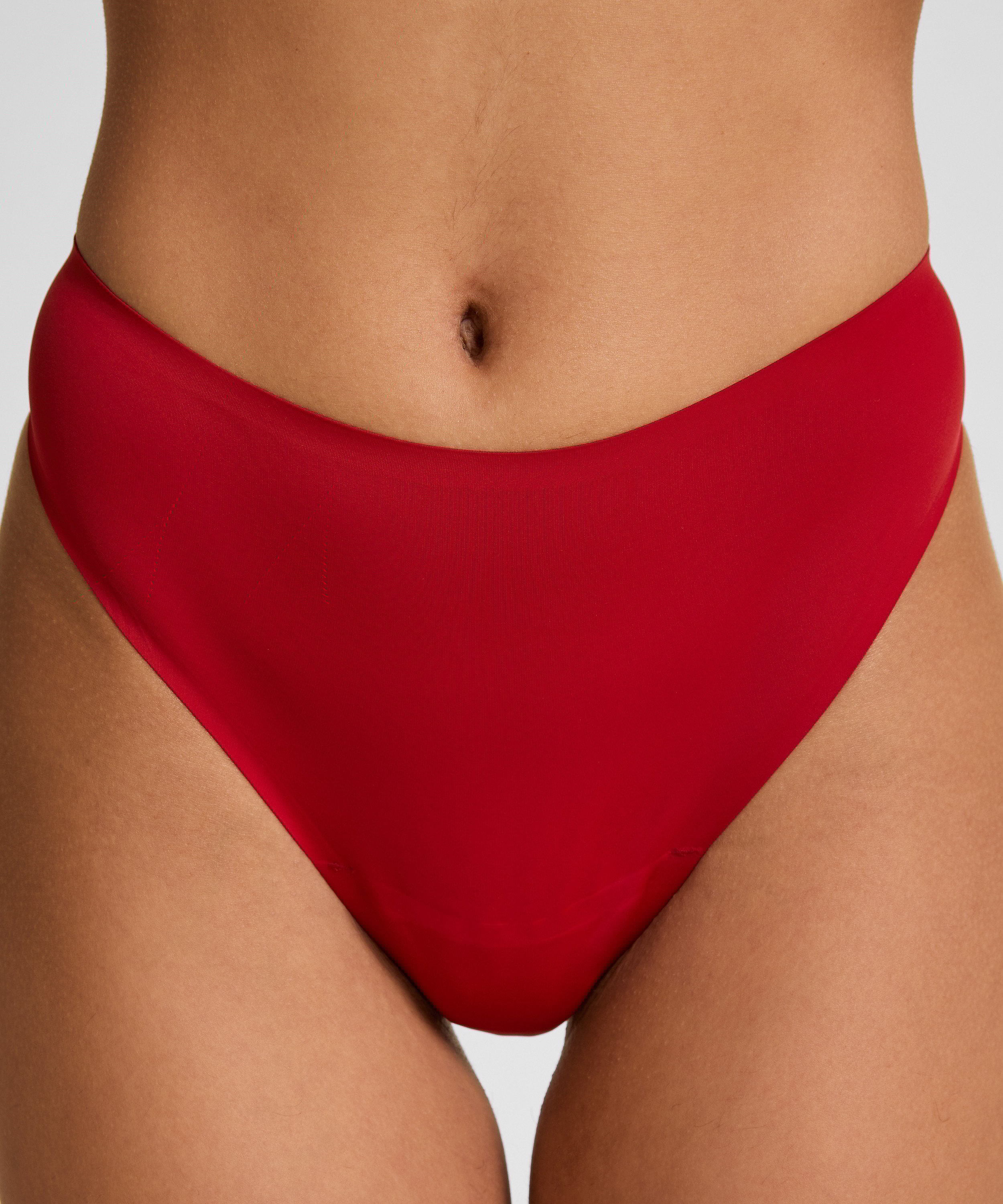 Invisible string basic, Rood, main