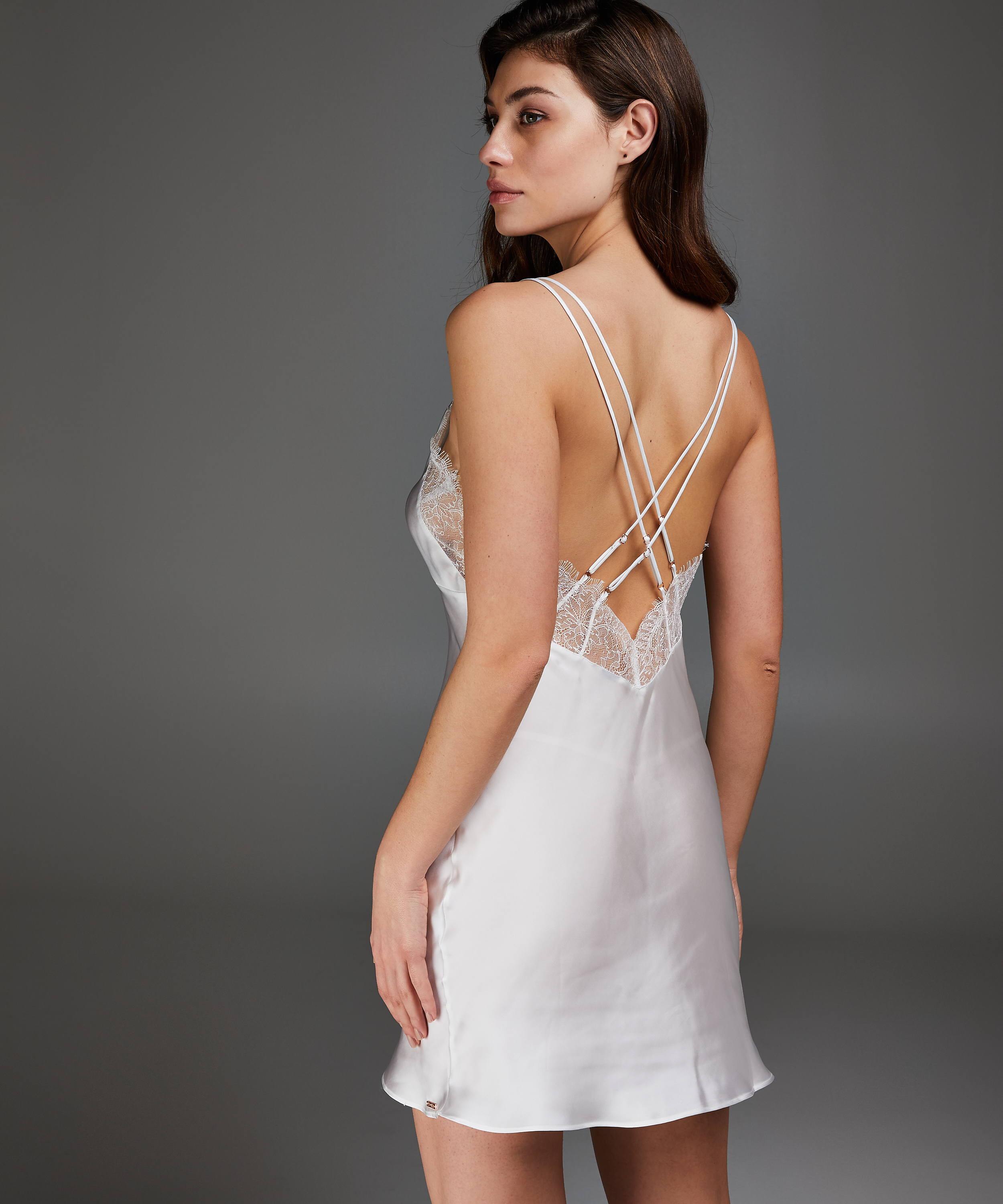 Nuisette Satin Lily, Blanc, main