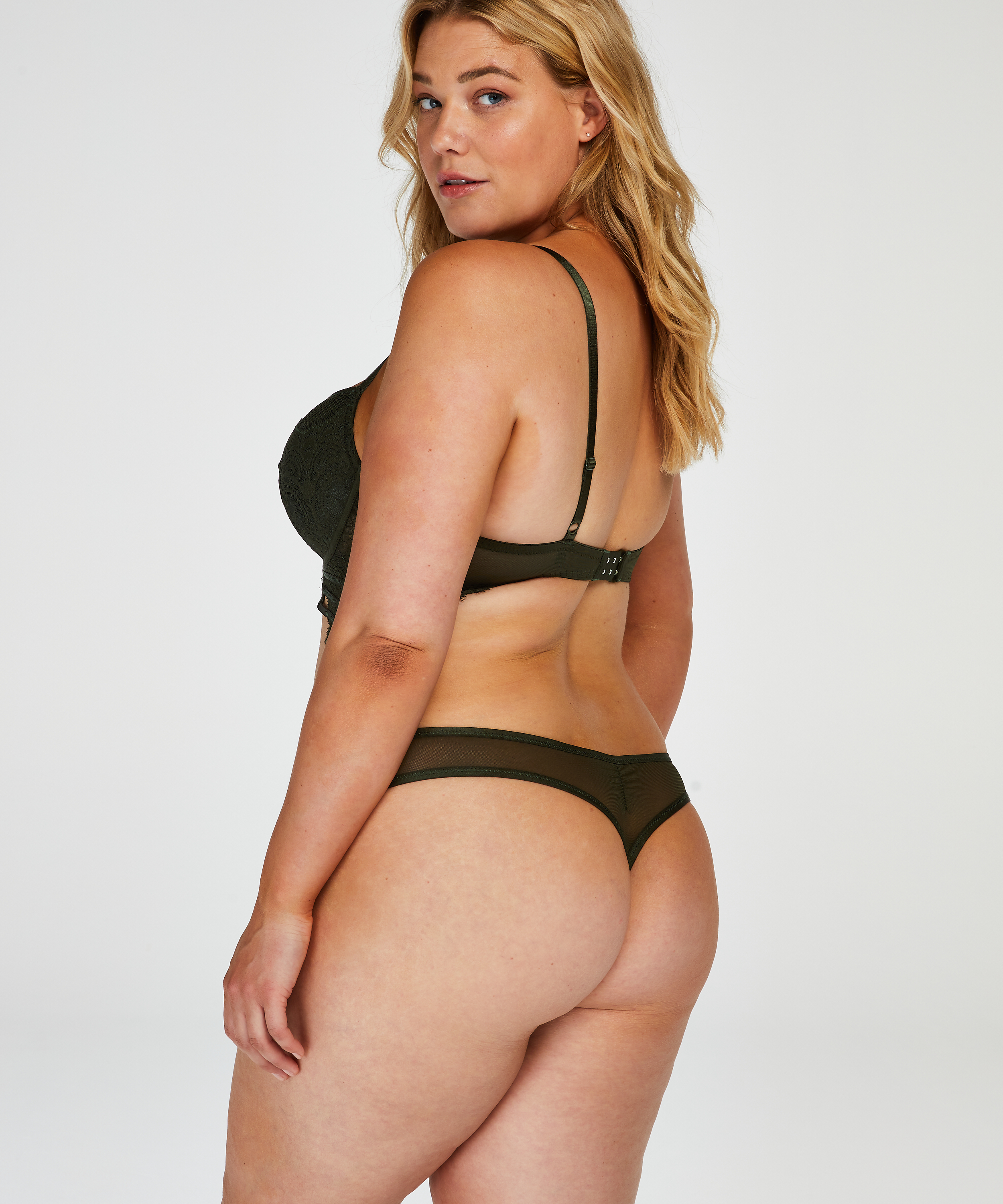 String Yves, Vert, main