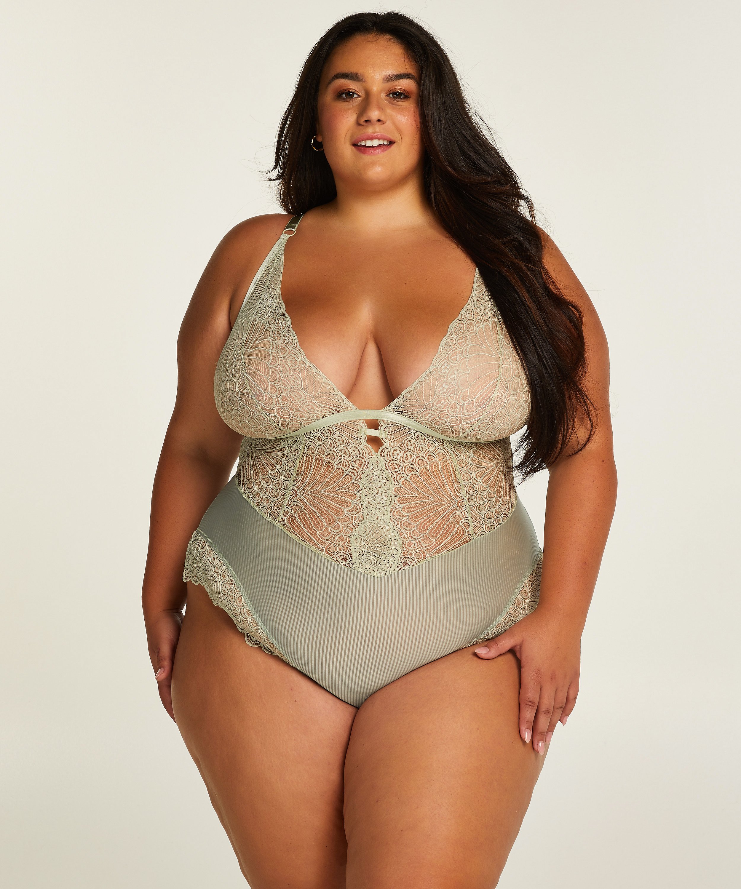 Body Naomi, Groen, main