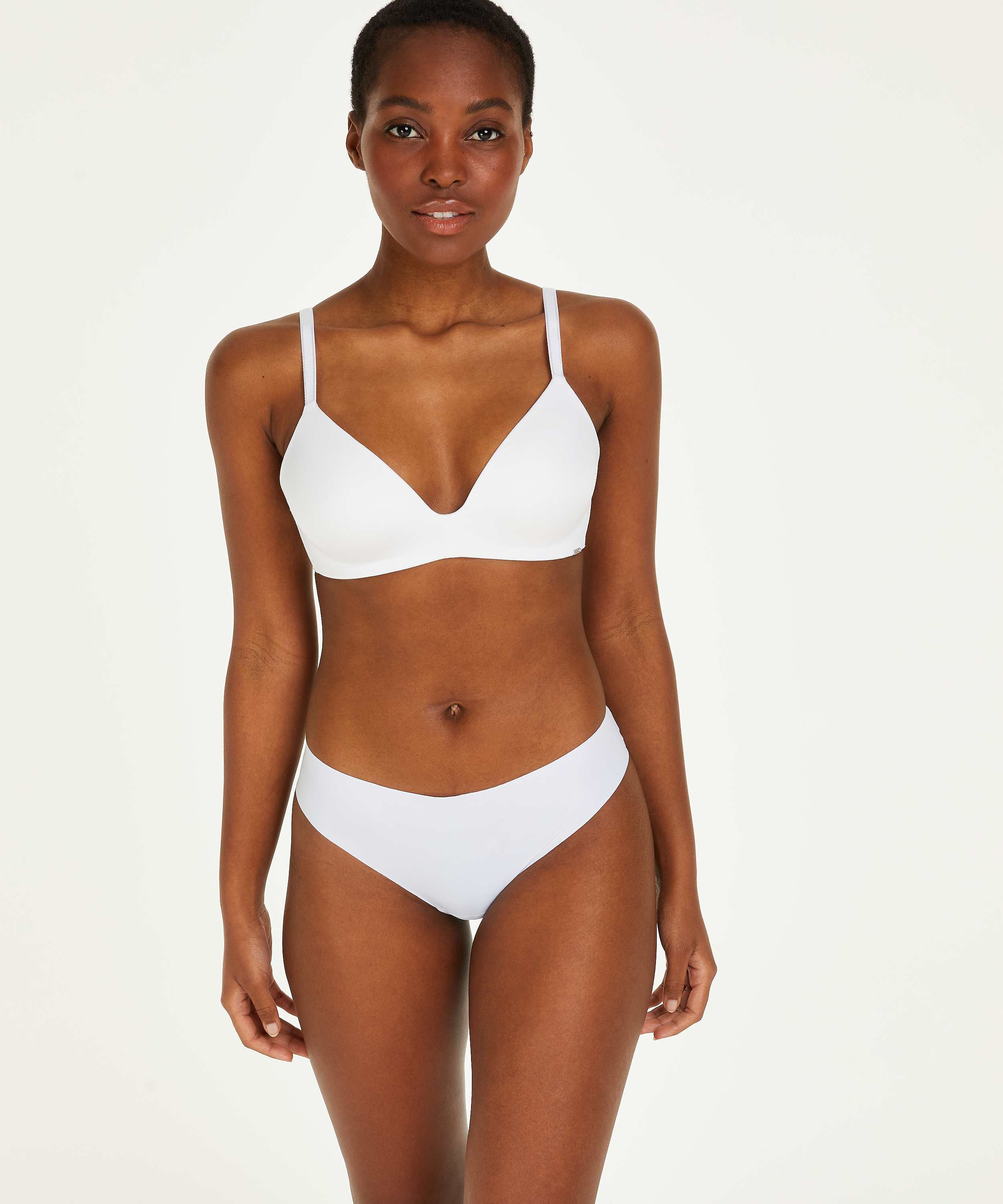 Invisible brazilian, Wit, main