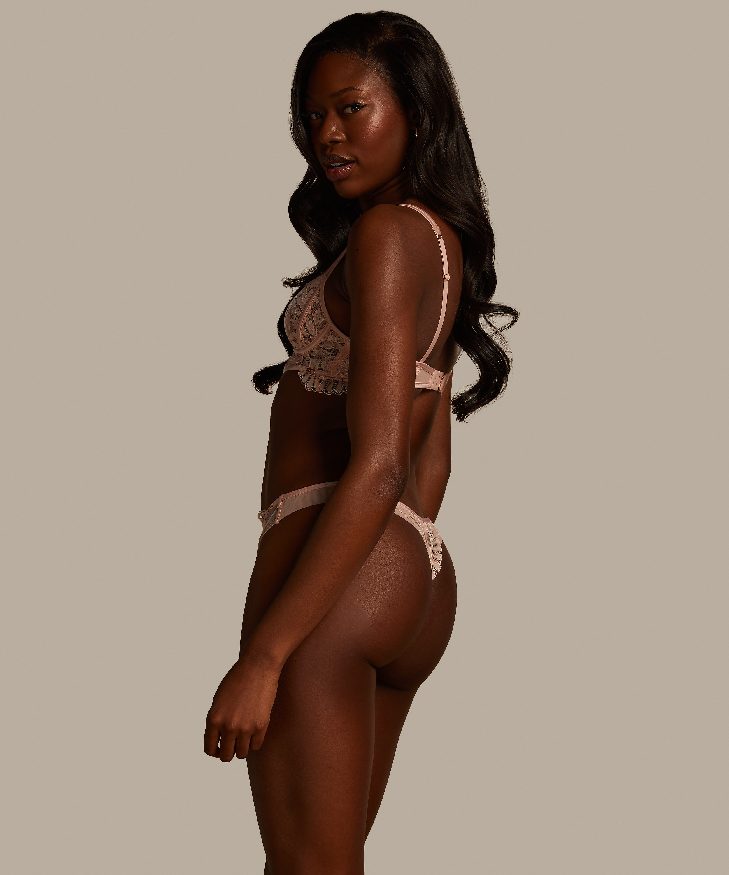 String Kea, Rose, main