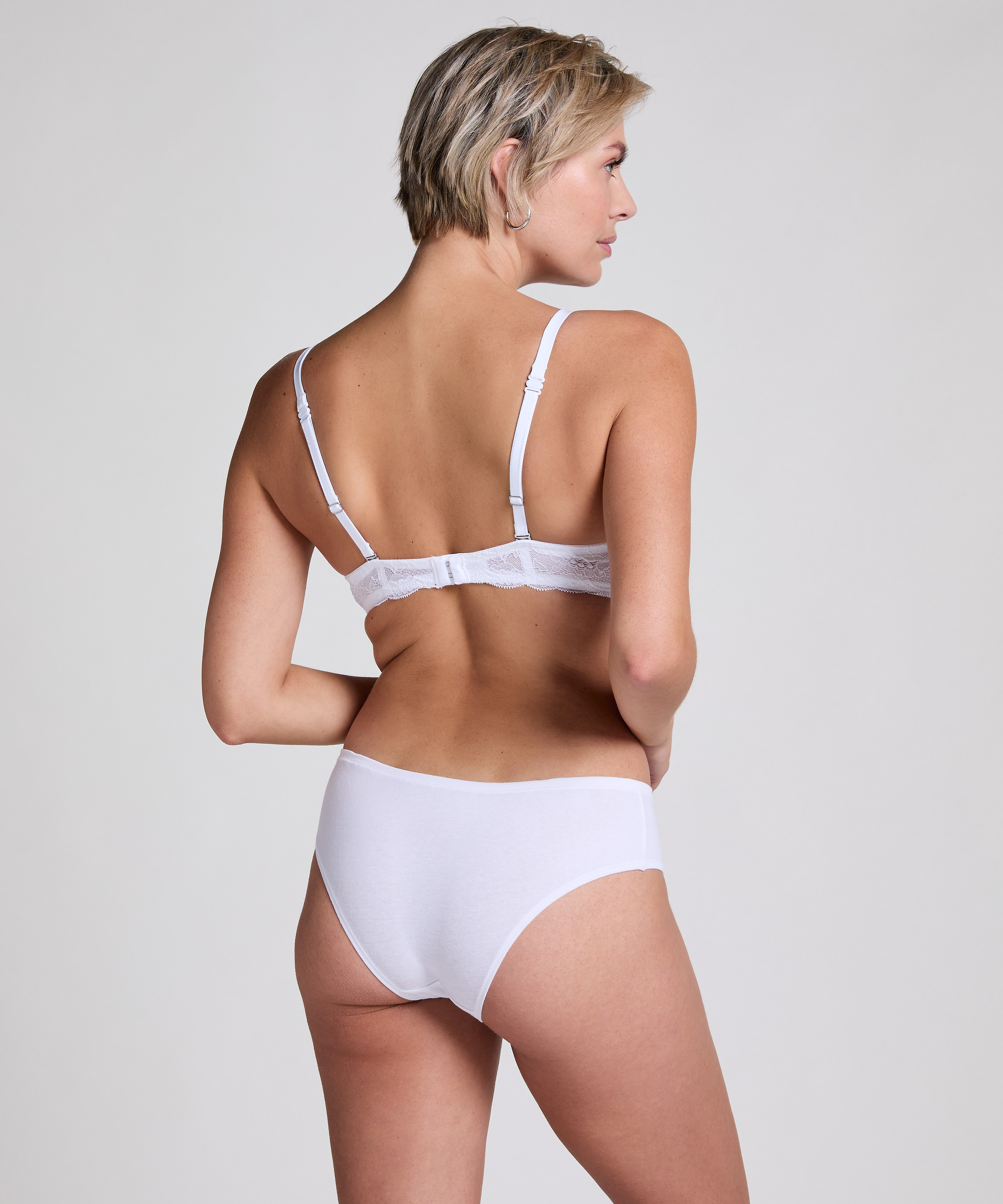 Slip Brésilien en Coton Kira, Blanc, main